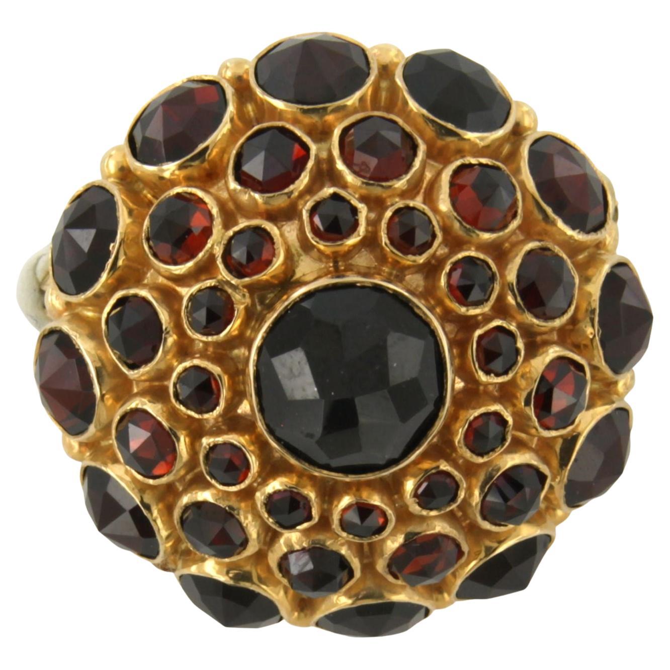 Brooch with garnet 9.7 grams 14k yellow gold