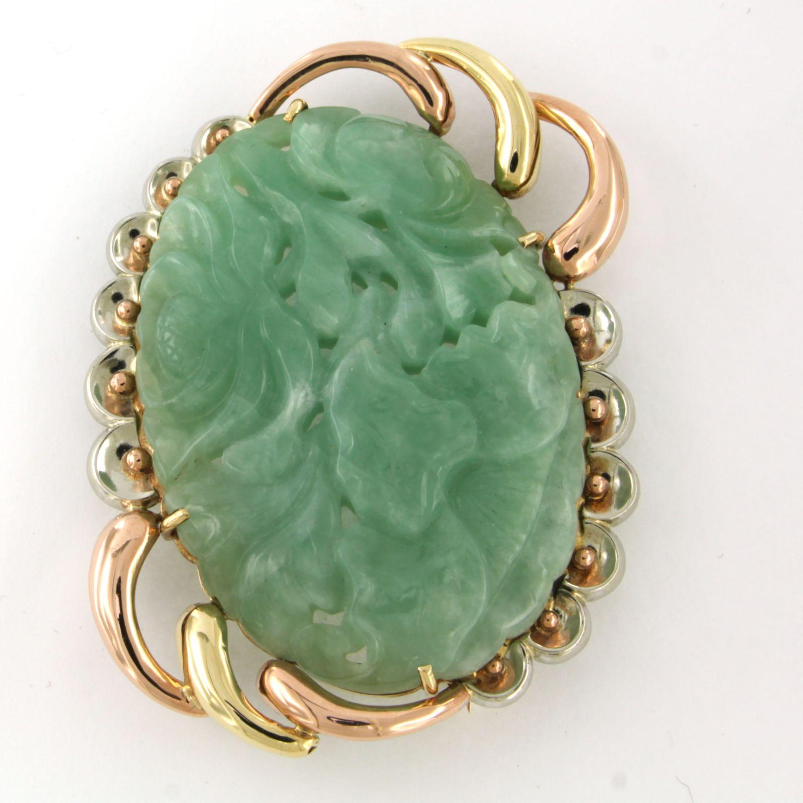 14k three-color gold brooch set with an oval cut jade - 30.5 grams

detailed description:

the size of the brooch is 6.2 cm long by 4.6 cm wide

weight 30.6 grams

set with

- 1 x 4.9 cm x 3.5 cm oval cut with flower heads engraving on jade

color: