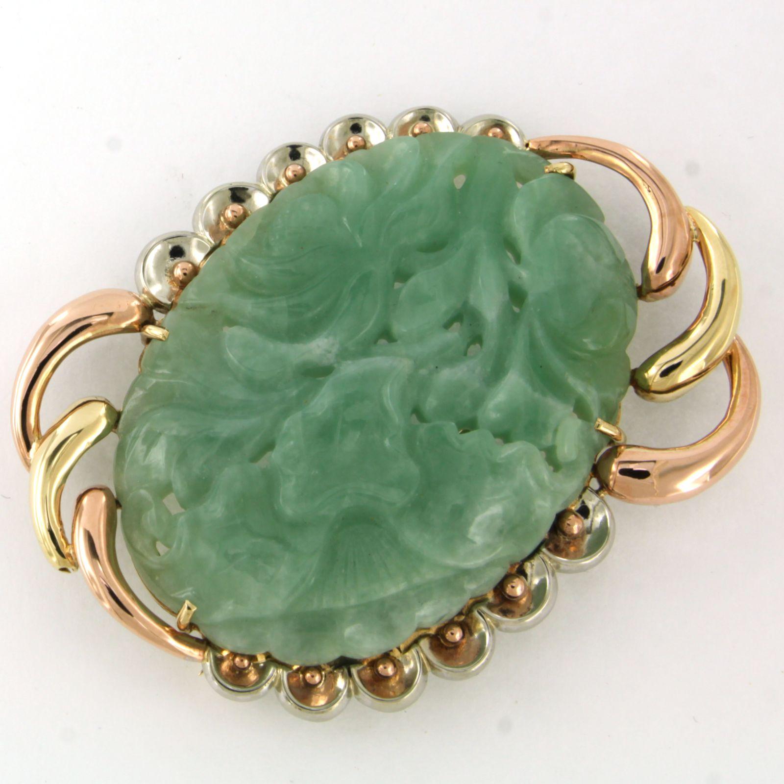 Oval Cut Brooch with jade 14k gold - 30.6 grams For Sale