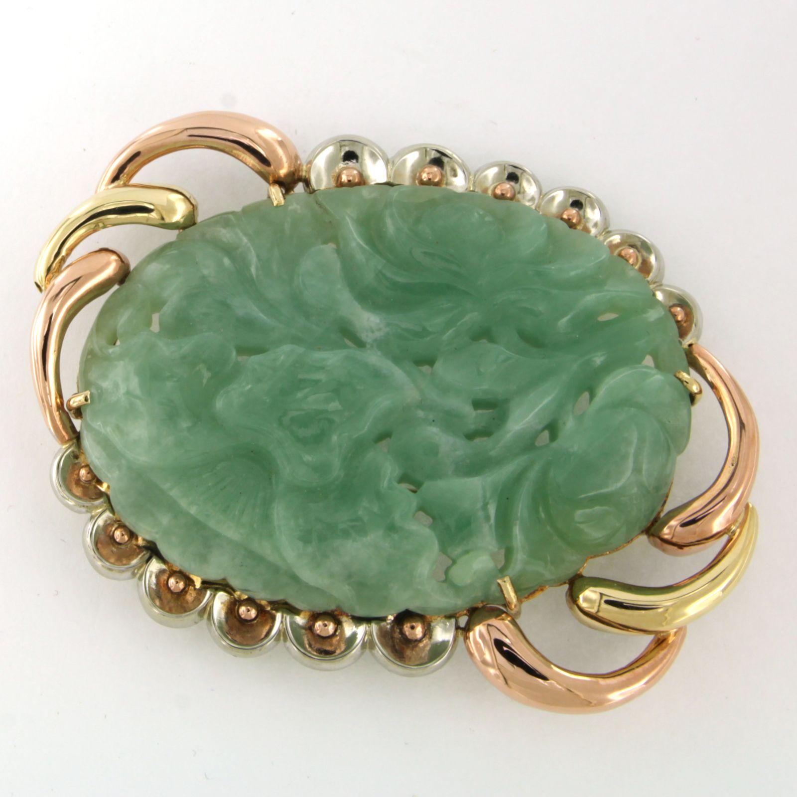 Brooch with jade 14k gold - 30.6 grams In Excellent Condition For Sale In The Hague, ZH