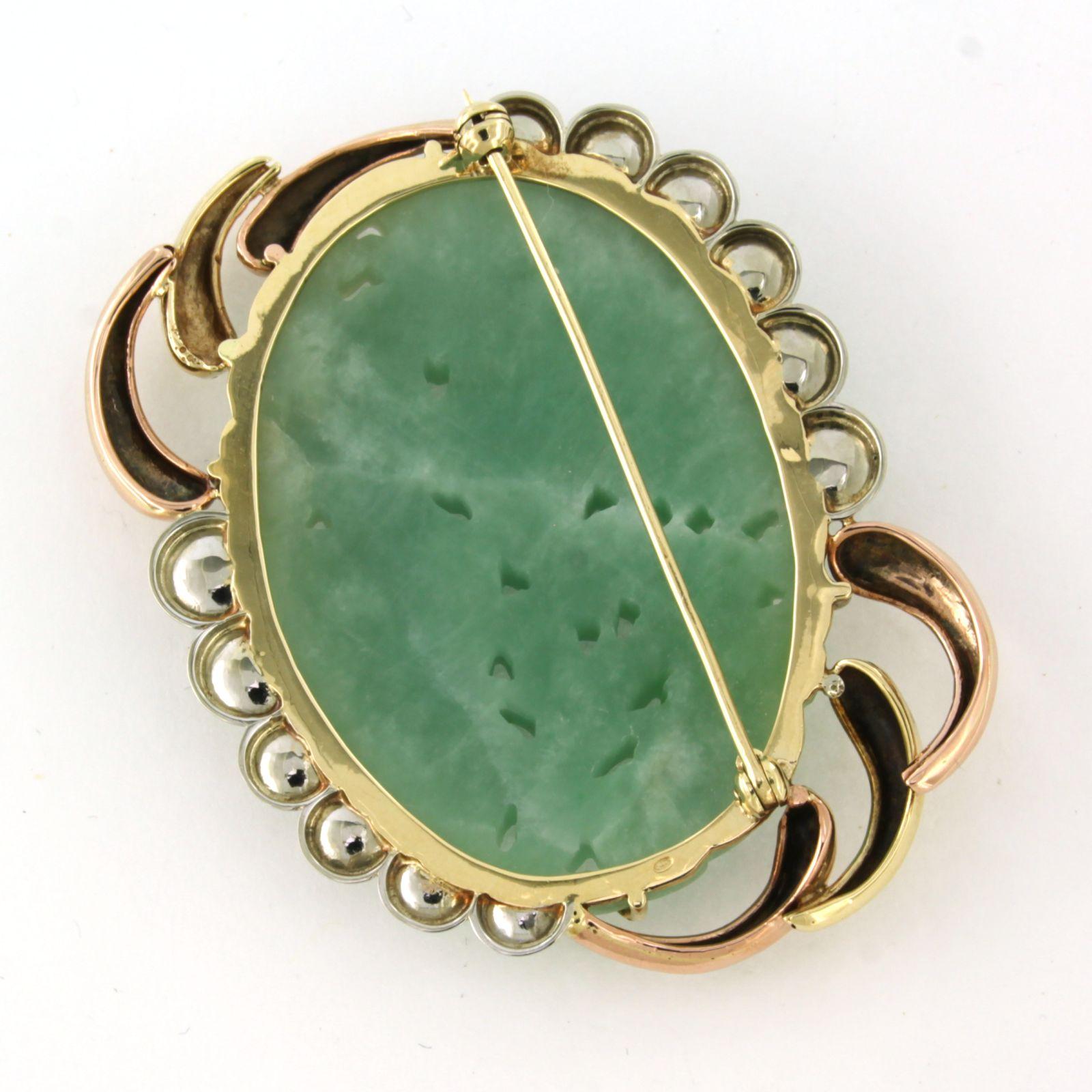 Brooch with jade 14k gold - 30.6 grams For Sale 1