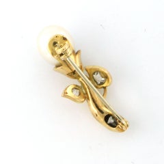 Spilla con perla e diamanti taglio old mine fino a 0,50ct 3,6 grammi oro 18k