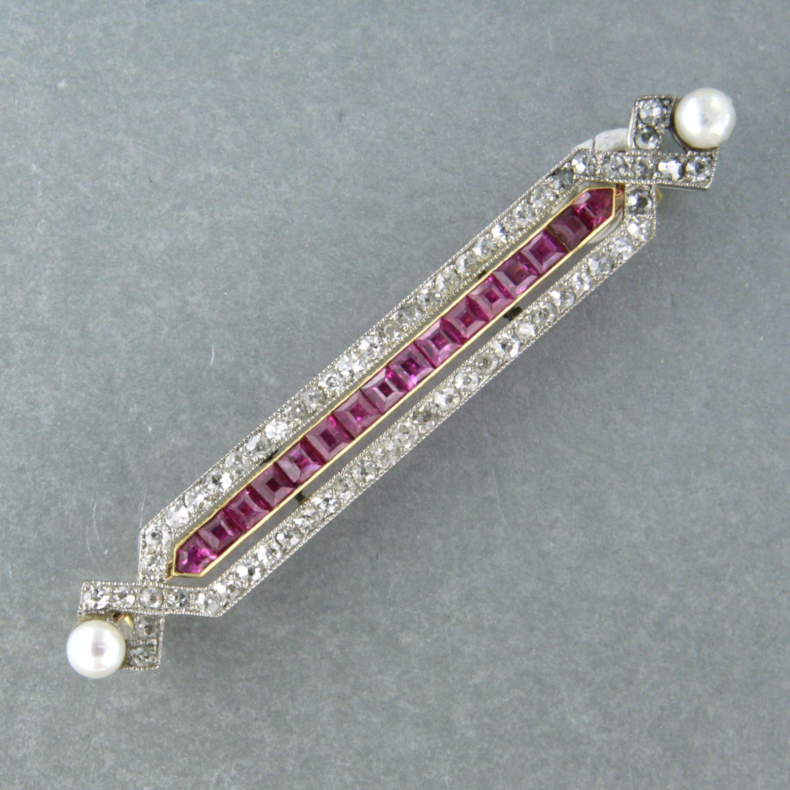 Brooch with pearl, ruby and diamond 18k gold with platinum In Good Condition For Sale In The Hague, ZH