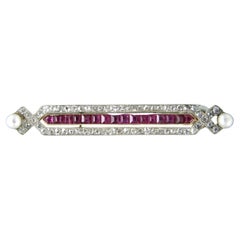 Brooch with pearl, ruby and diamond 18k gold with platinum