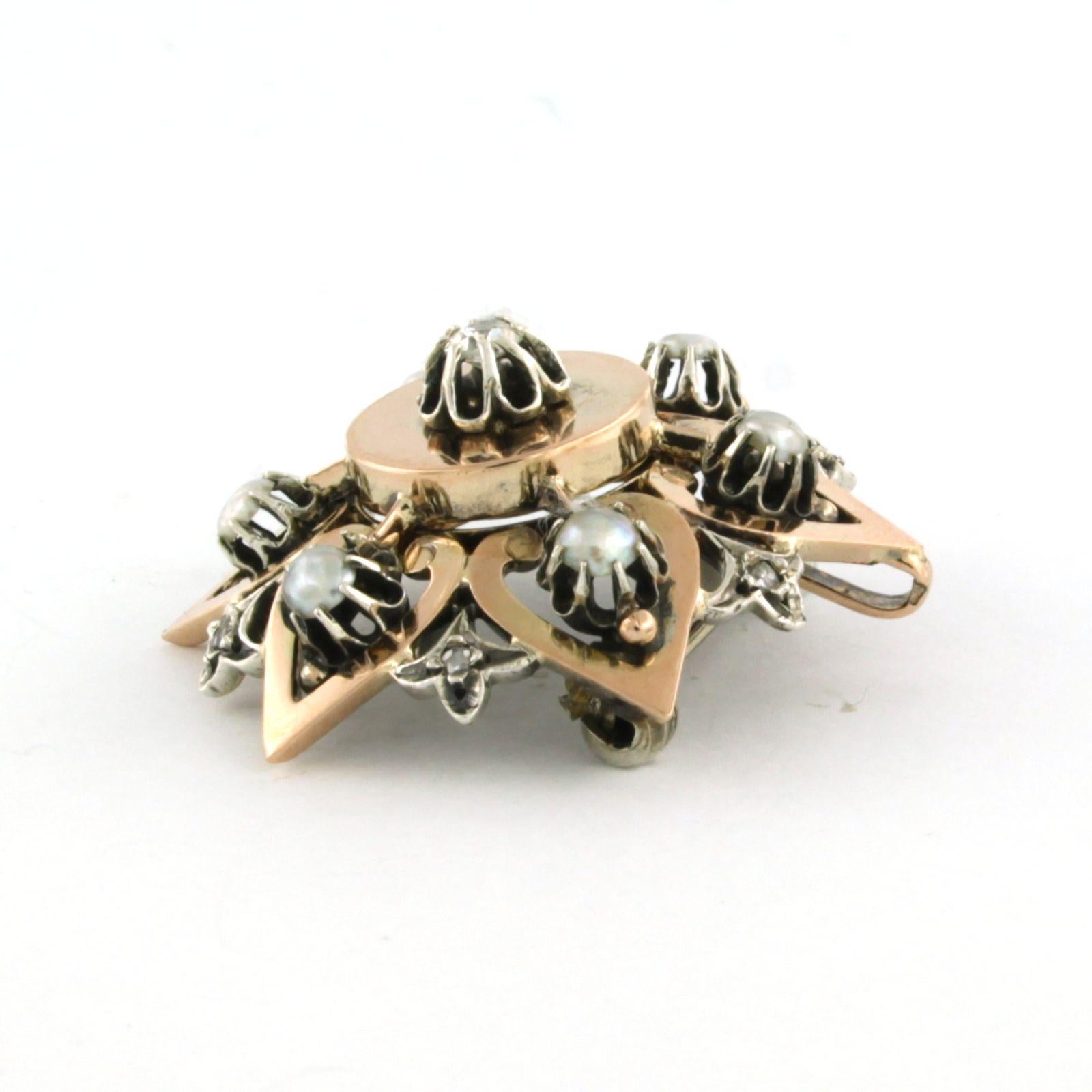 Early Victorian Brooch with pearls and diamonds up to 0.15ct 14k pink gold and silver For Sale