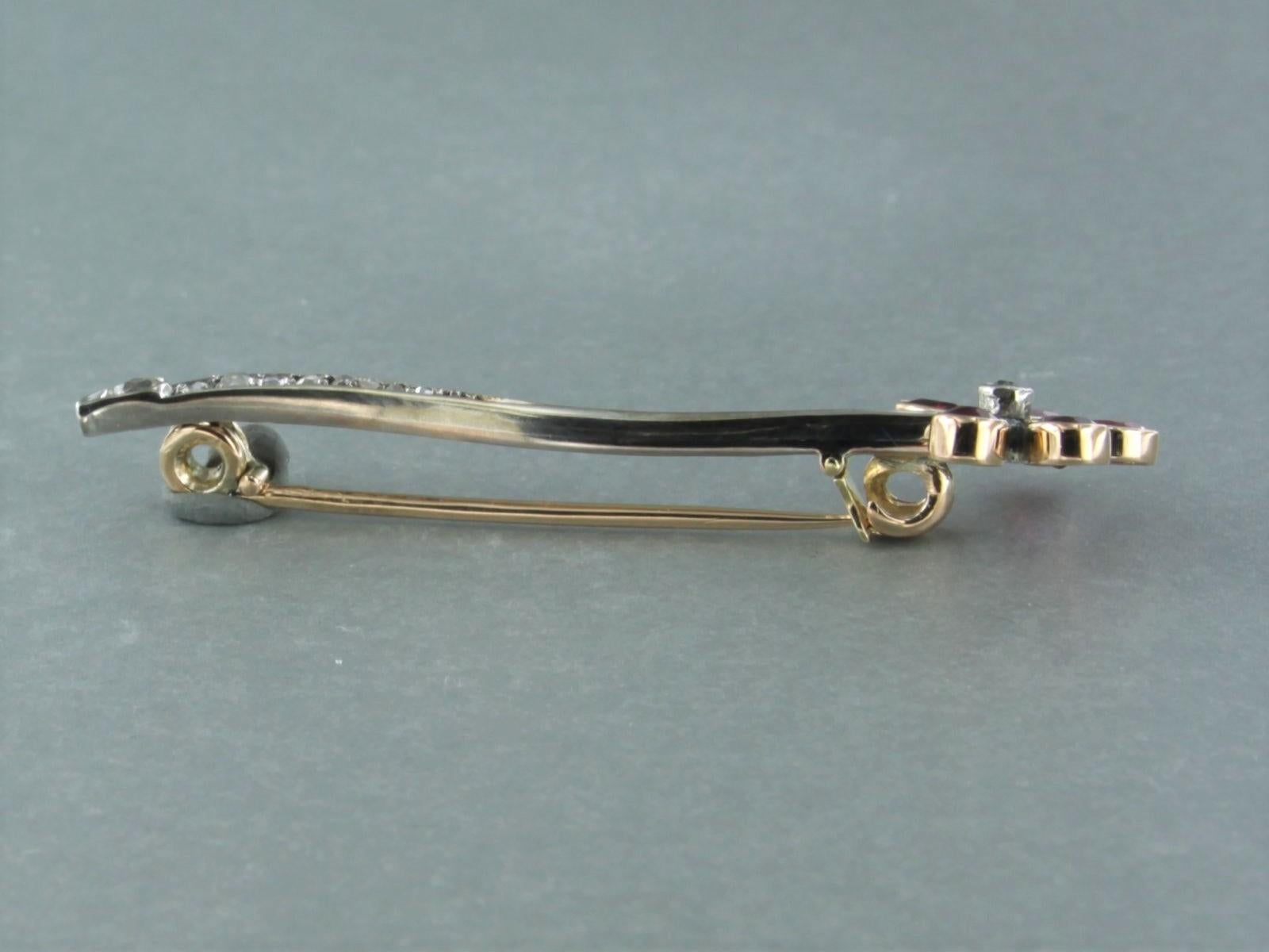 Taille rose Broche avec rubis et diamants taillés en rose 14k or et argent 3,6 grammes en vente