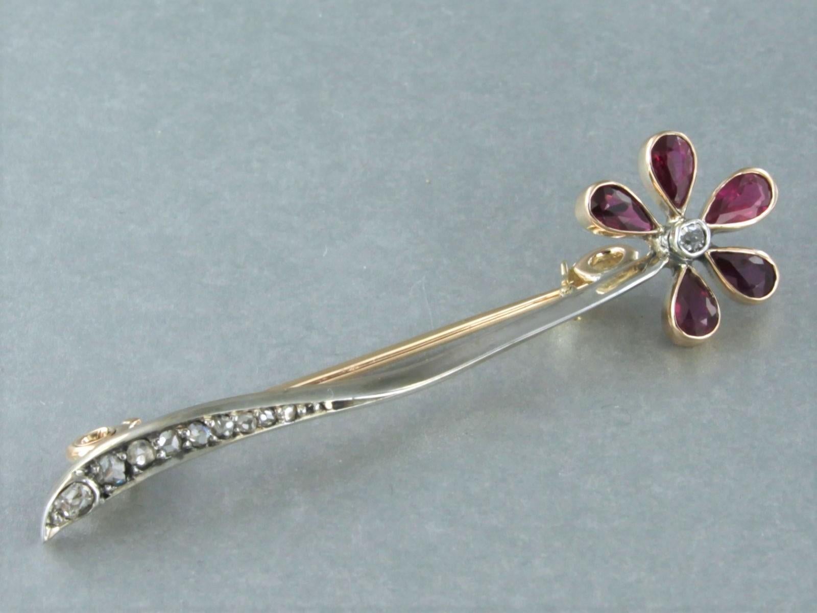 Broche avec rubis et diamants taillés en rose 14k or et argent 3,6 grammes en vente 1