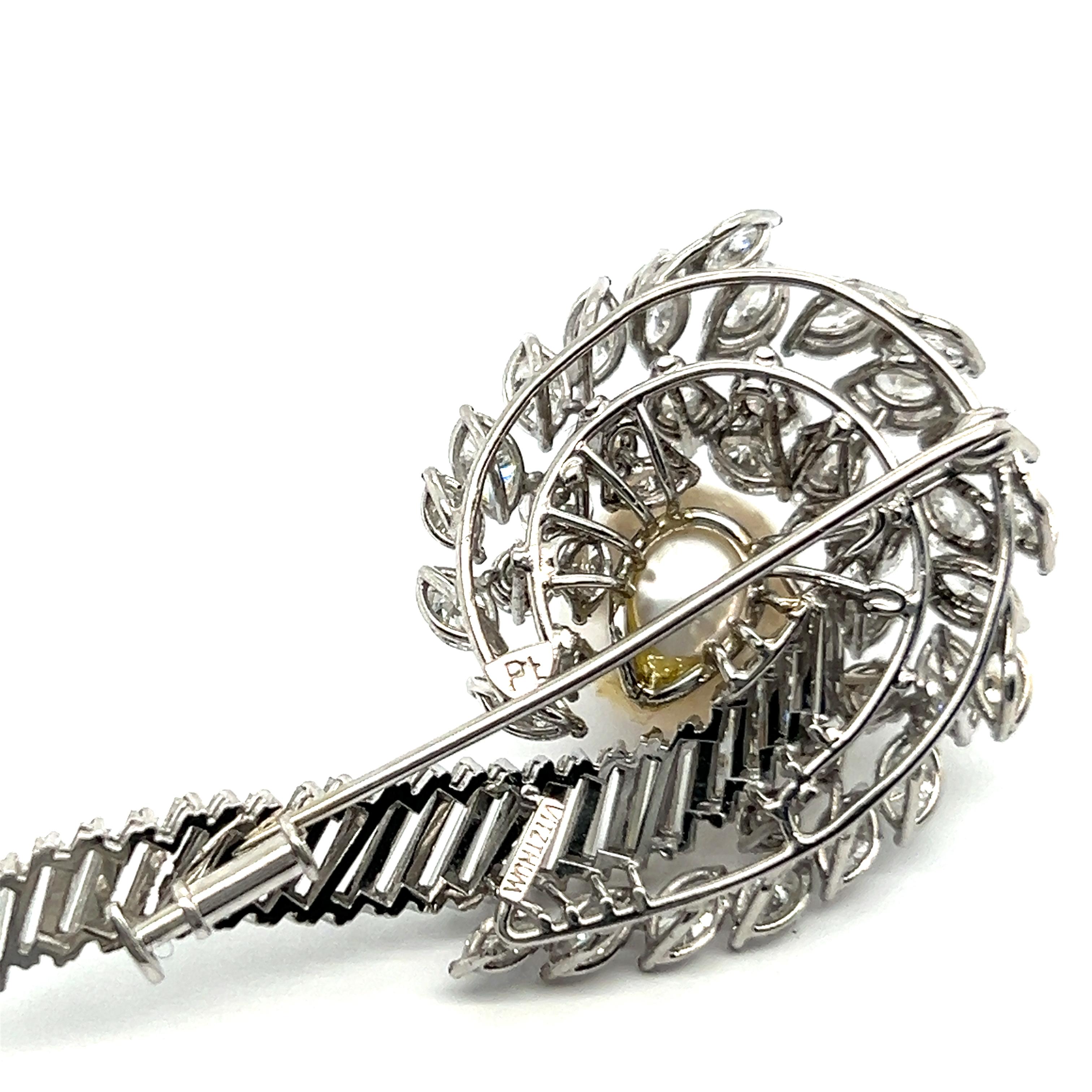 Brooch with South Sea Cultural Pearl & Diamonds in 18 Karat White Gold For Sale 4