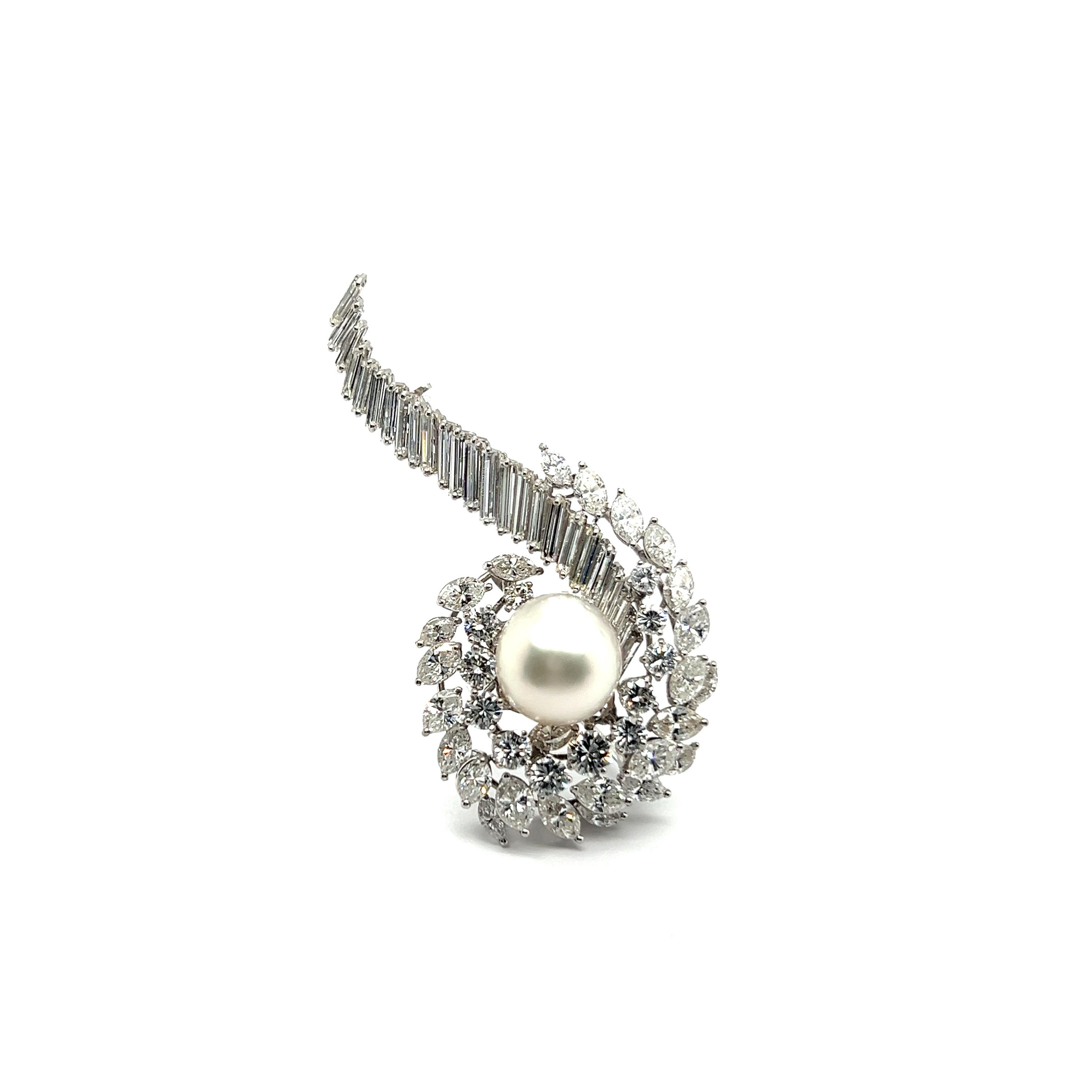 Brooch with South Sea Cultural Pearl & Diamonds in 18 Karat White Gold For Sale 5