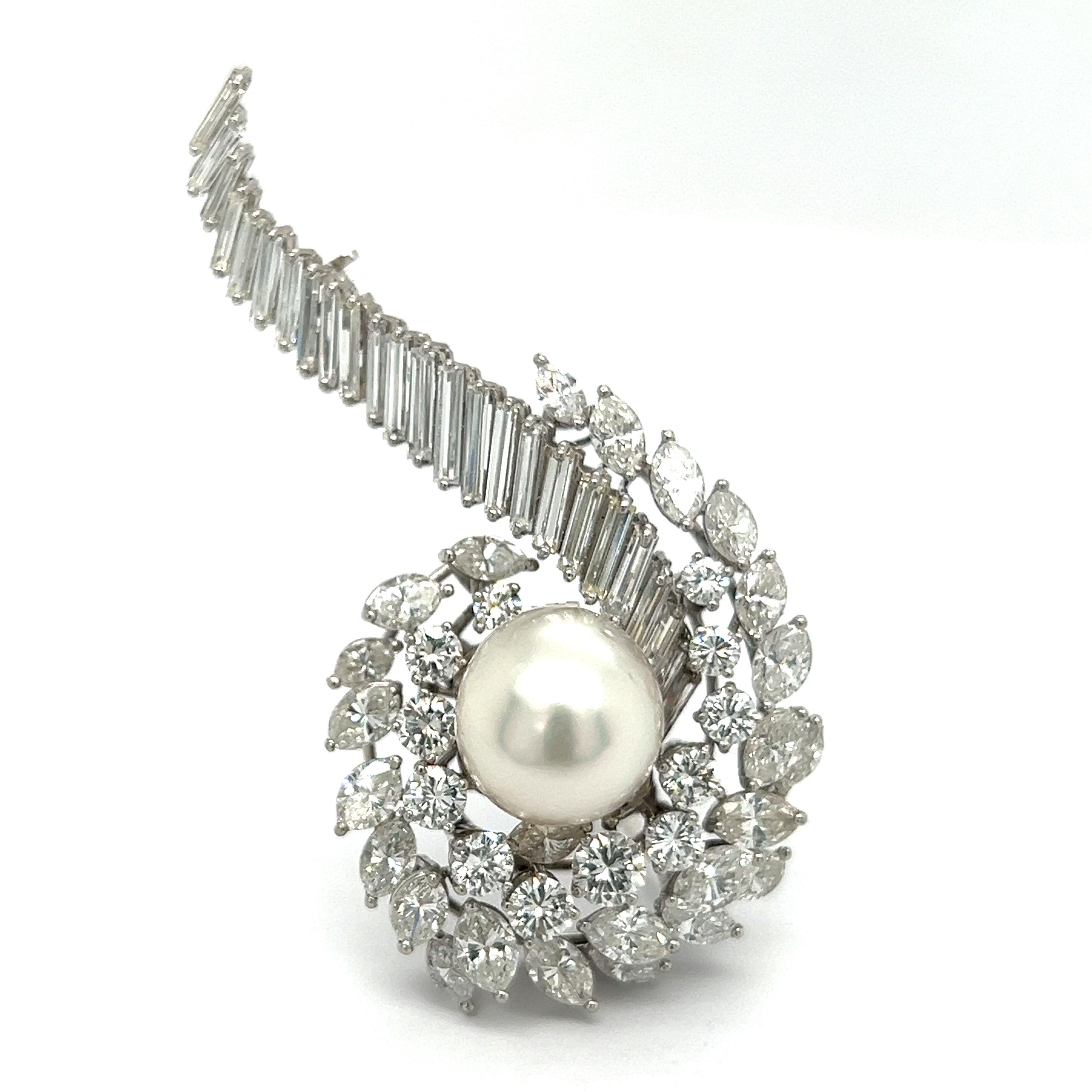 Brooch with South Sea Cultural Pearl & Diamonds in 18 Karat White Gold For Sale 7