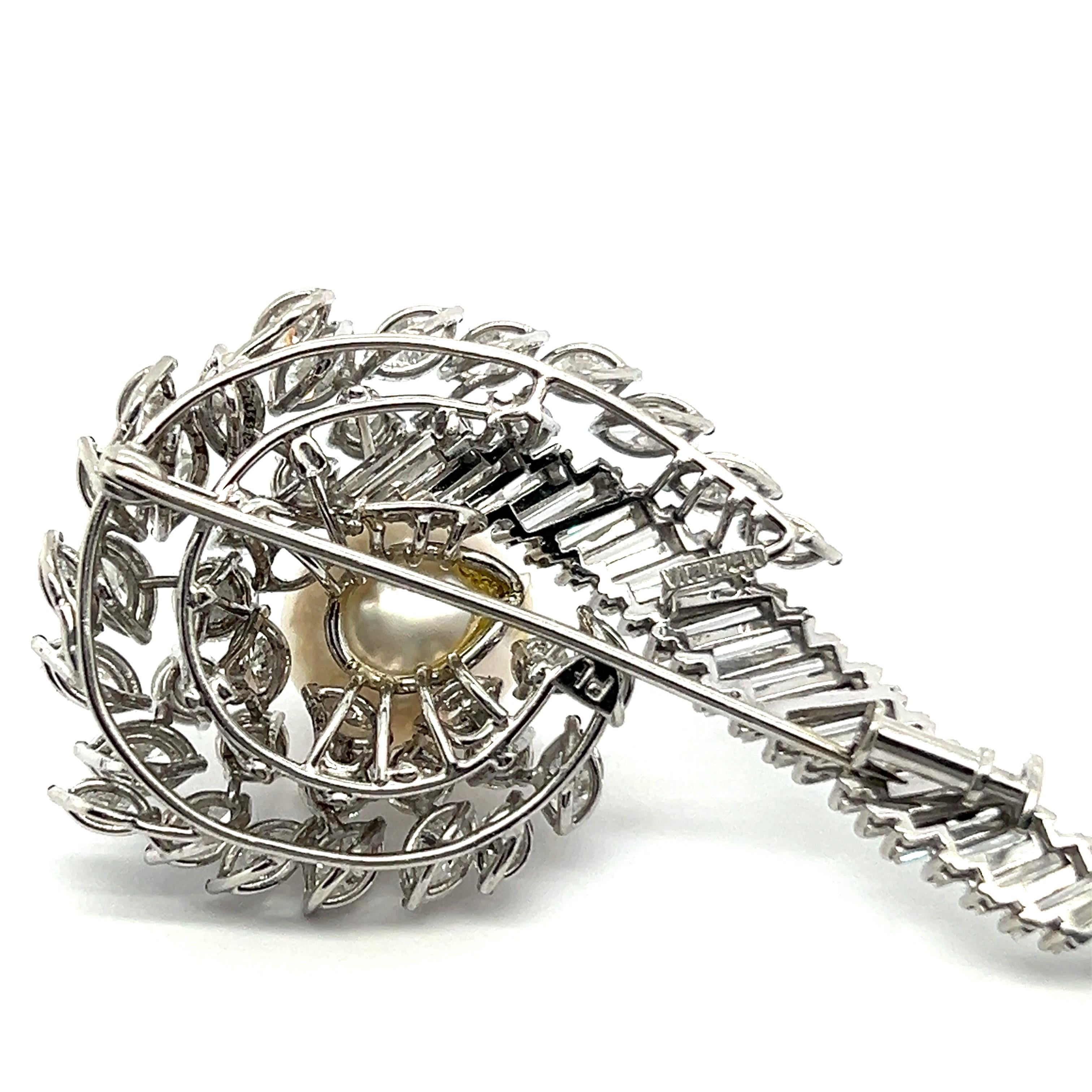 Brooch with South Sea Cultural Pearl & Diamonds in 18 Karat White Gold For Sale 2