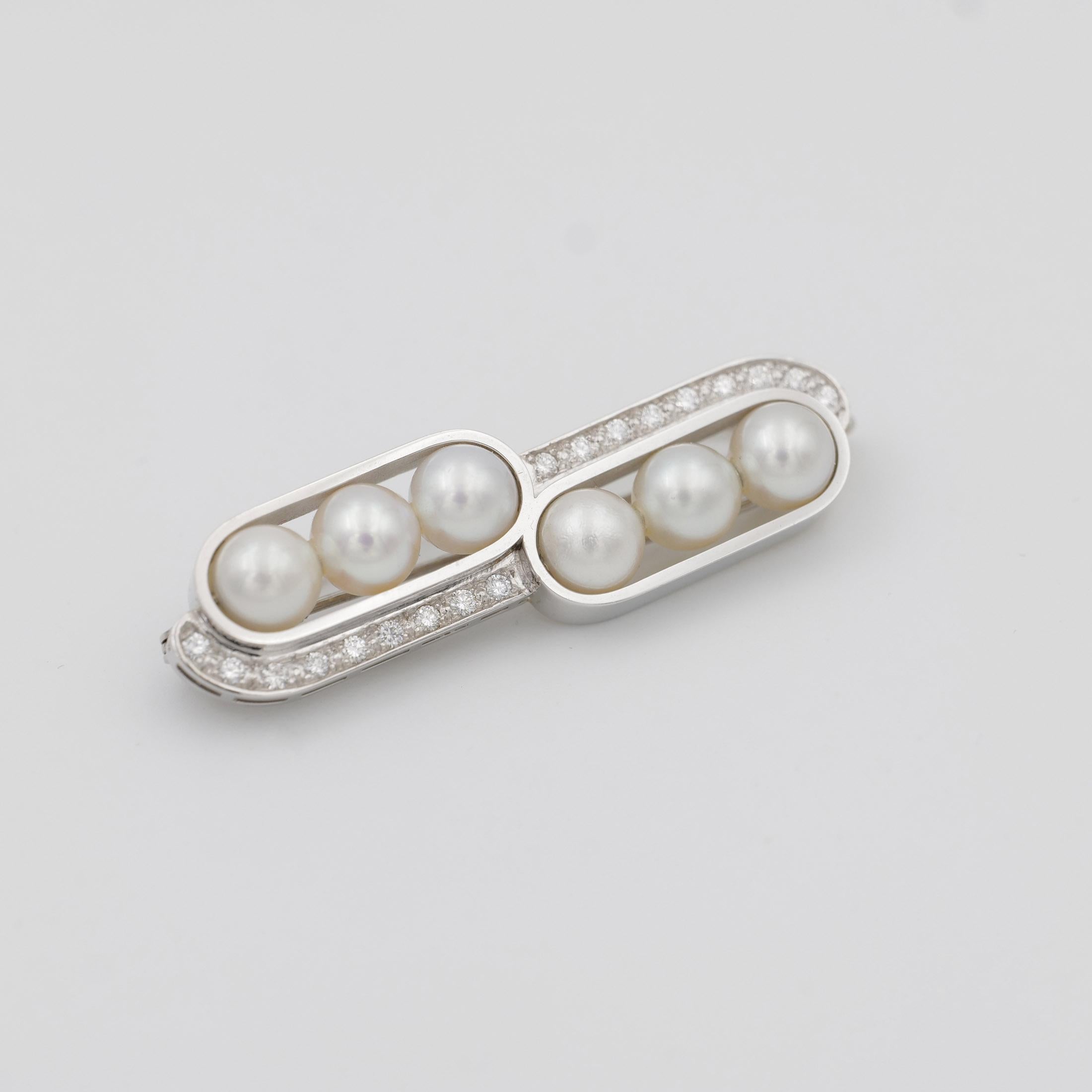 Brooch with South Sea Pearls and Diamonds in White Gold In Good Condition For Sale In Münster, DE
