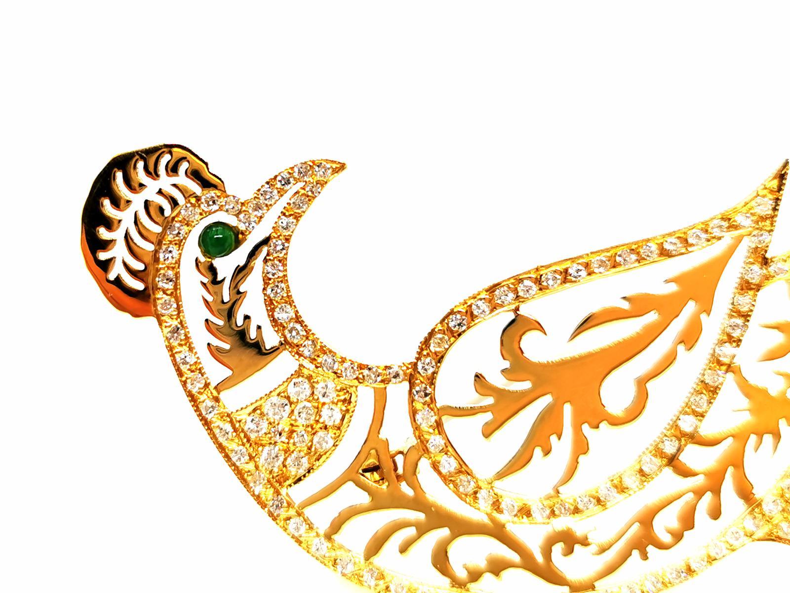 Brooch in yellow gold 750 thousandths (18 carats). peacock pattern. set with 164 diamonds. brilliant cut. total weight diamonds: about 1.476 ct. peacock eye set with an emerald. cut in cabochon of about 0.05 ct. dimensions: 6.33 cm X 5.36 cm.