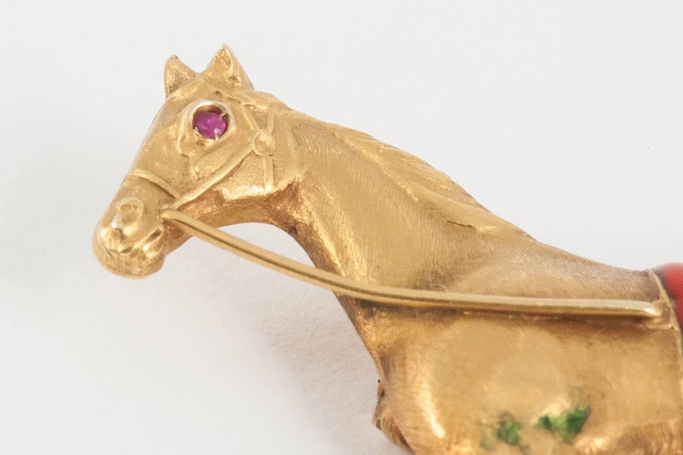 Women's or Men's Equestrian Brooch of a Racehorse in 14 Karat Gold, Enamel & Ruby, USA circa 1900 For Sale