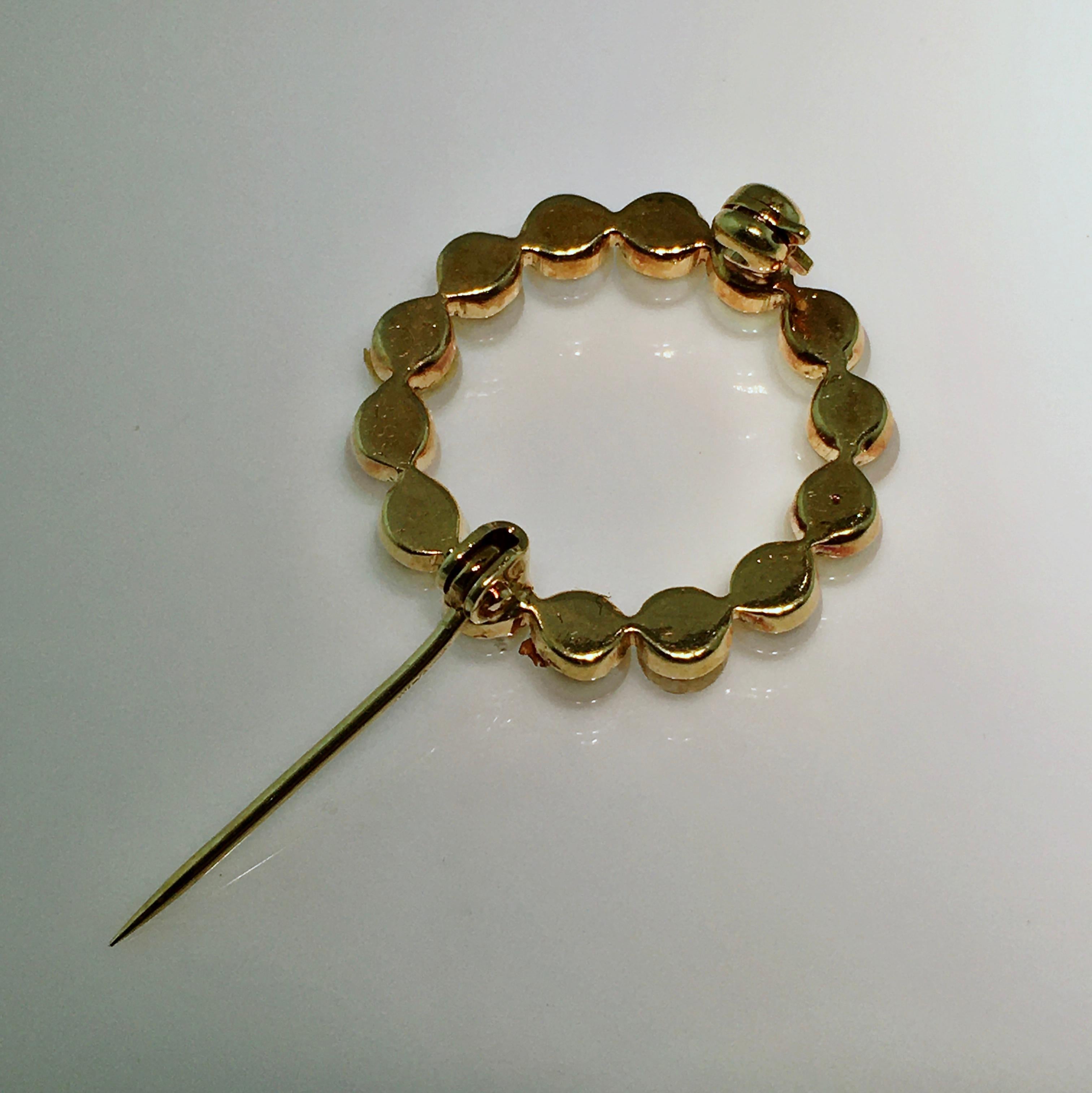 Brooche, Cricle Brooch, Pearl Halo, Yellow Gold In Excellent Condition In EL Waalre, NL