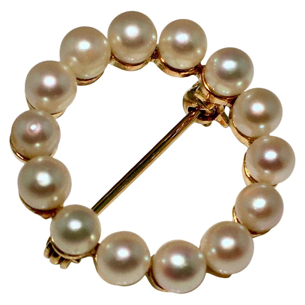 Brooche, Cricle Brooch, Pearl Halo, Yellow Gold