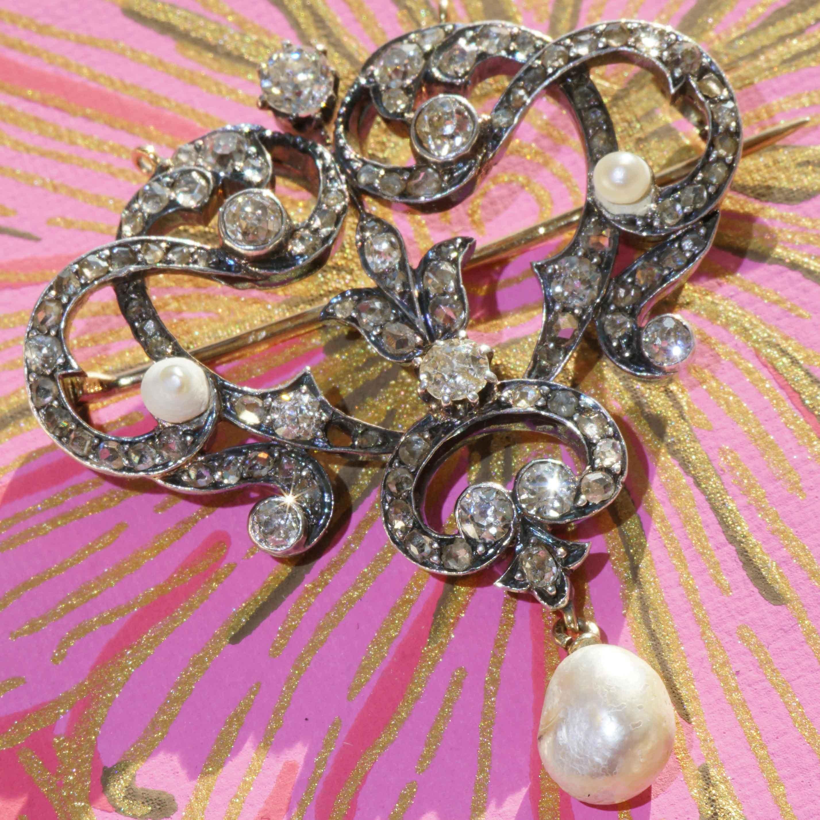 Regency Brooche Pendant 700 Yellow Gold Silver End 19th C. 2.48 ct Pearls oldcut Diamond For Sale