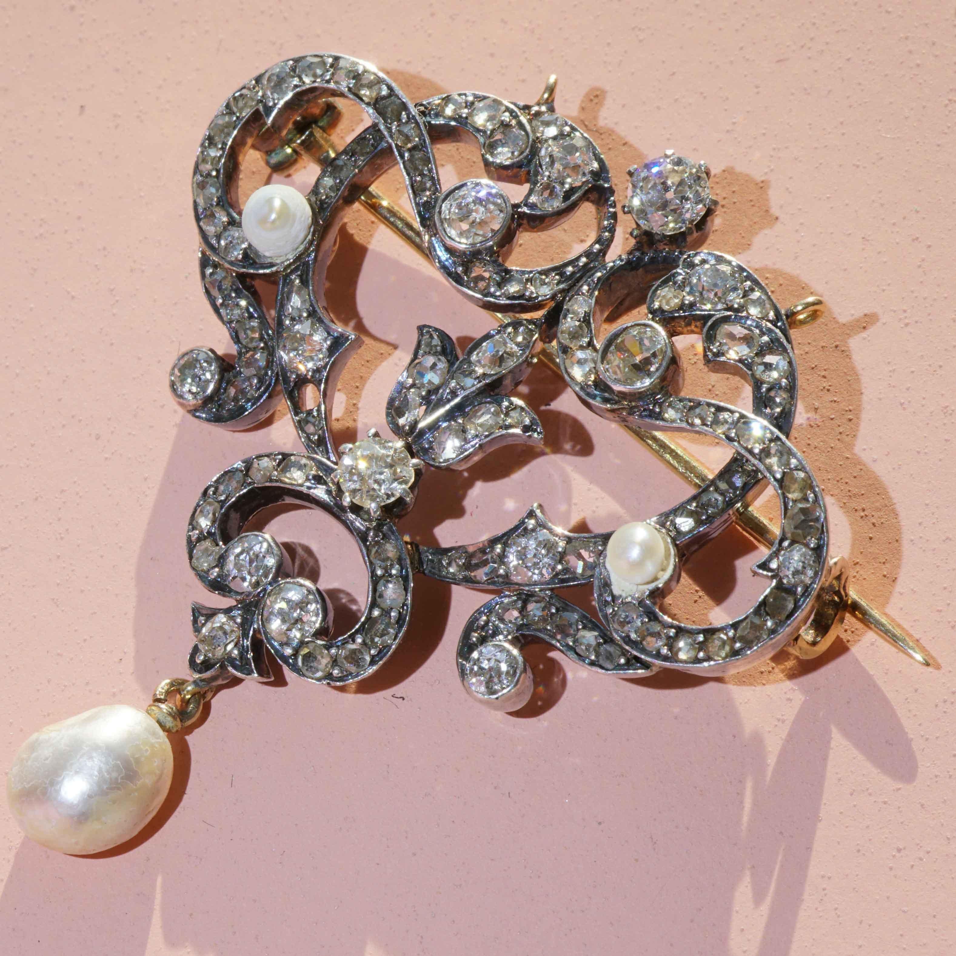 Brooche Pendant 700 Yellow Gold Silver End 19th C. 2.48 ct Pearls oldcut Diamond For Sale 3