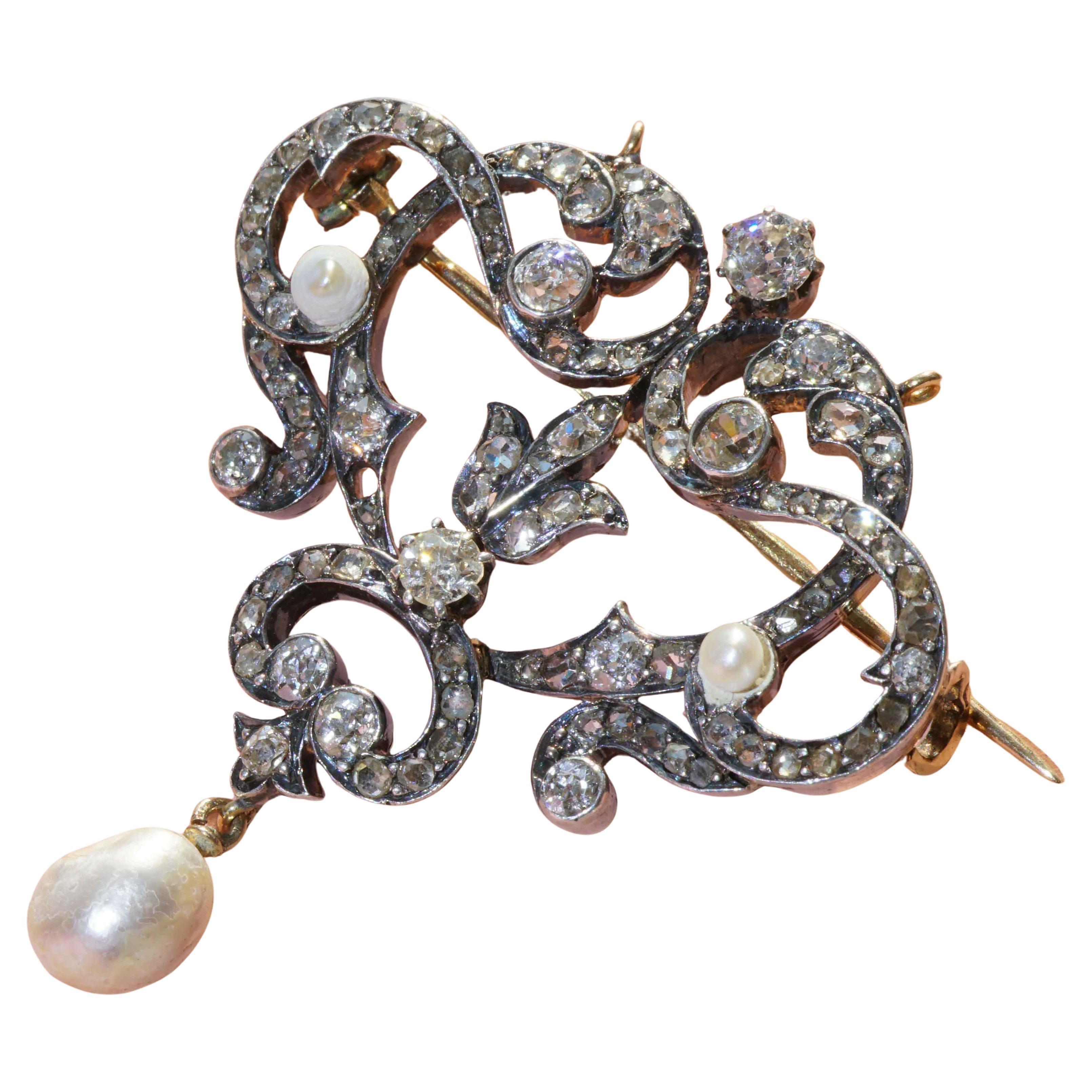 Brooche Pendant 700 Yellow Gold Silver End 19th C. 2.48 ct Pearls oldcut Diamond For Sale
