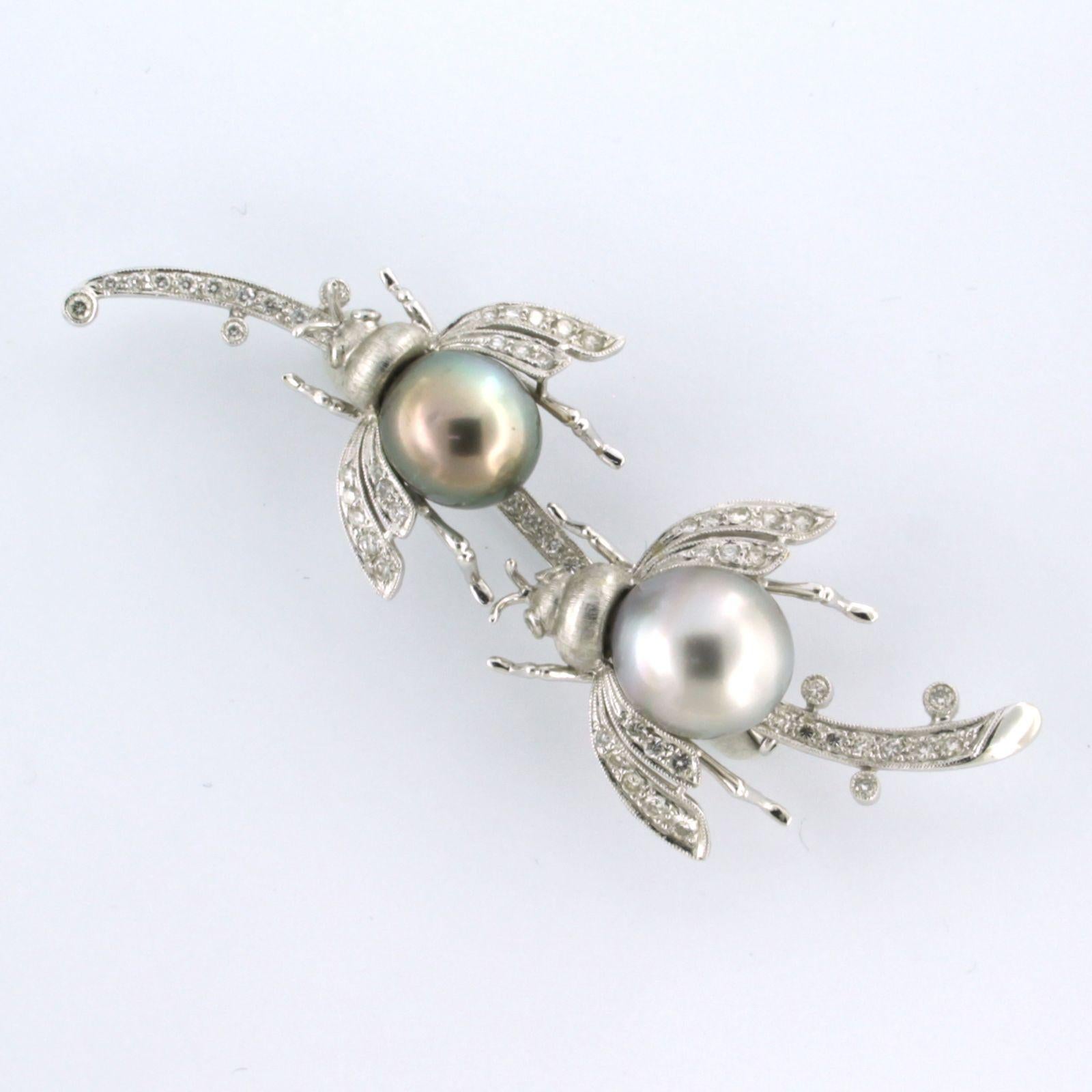 Brilliant Cut Brooche Two Bees with Tahiti Pearl and Diamond 18k white gold For Sale
