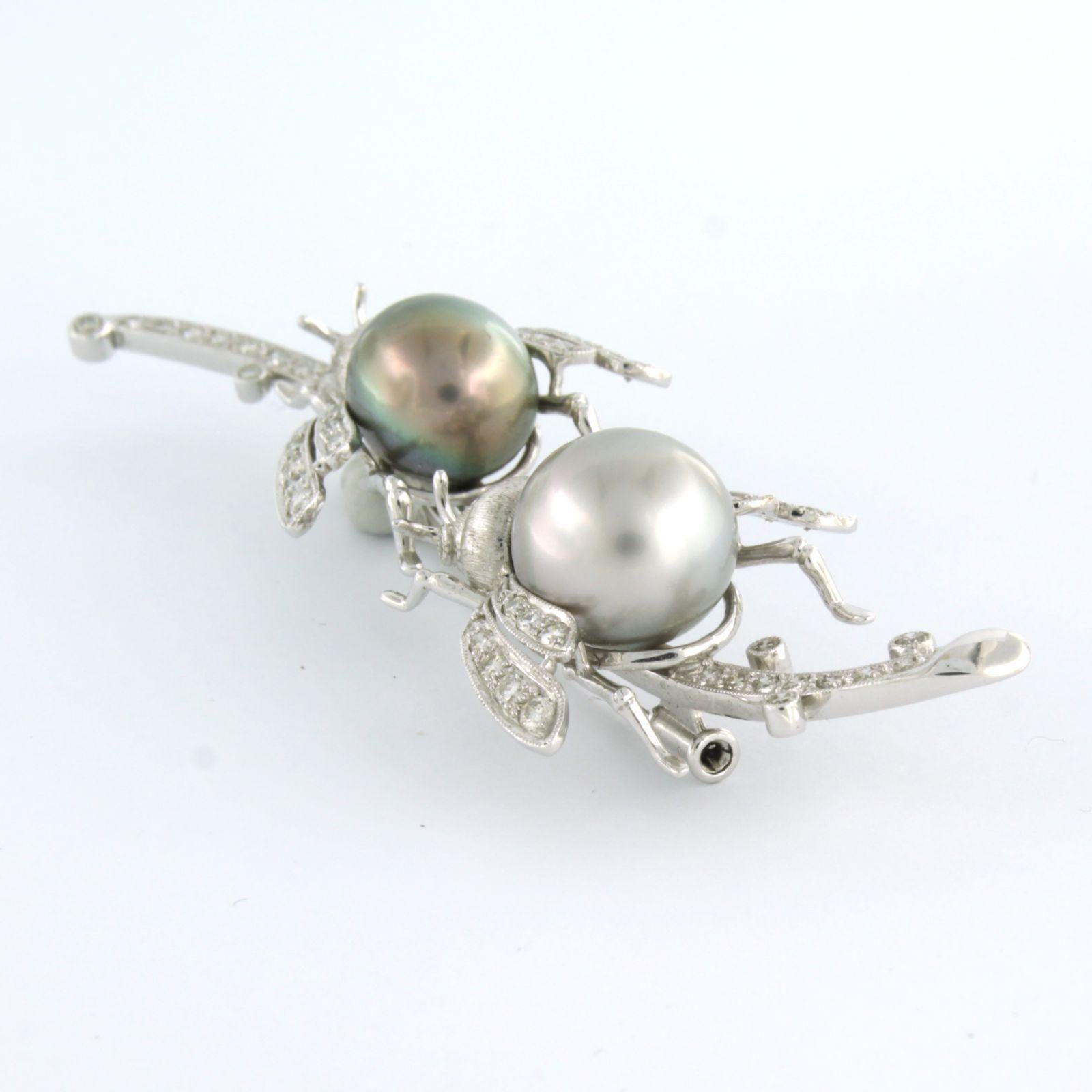 Brooche Two Bees with Tahiti Pearl and Diamond 18k white gold In Good Condition For Sale In The Hague, ZH