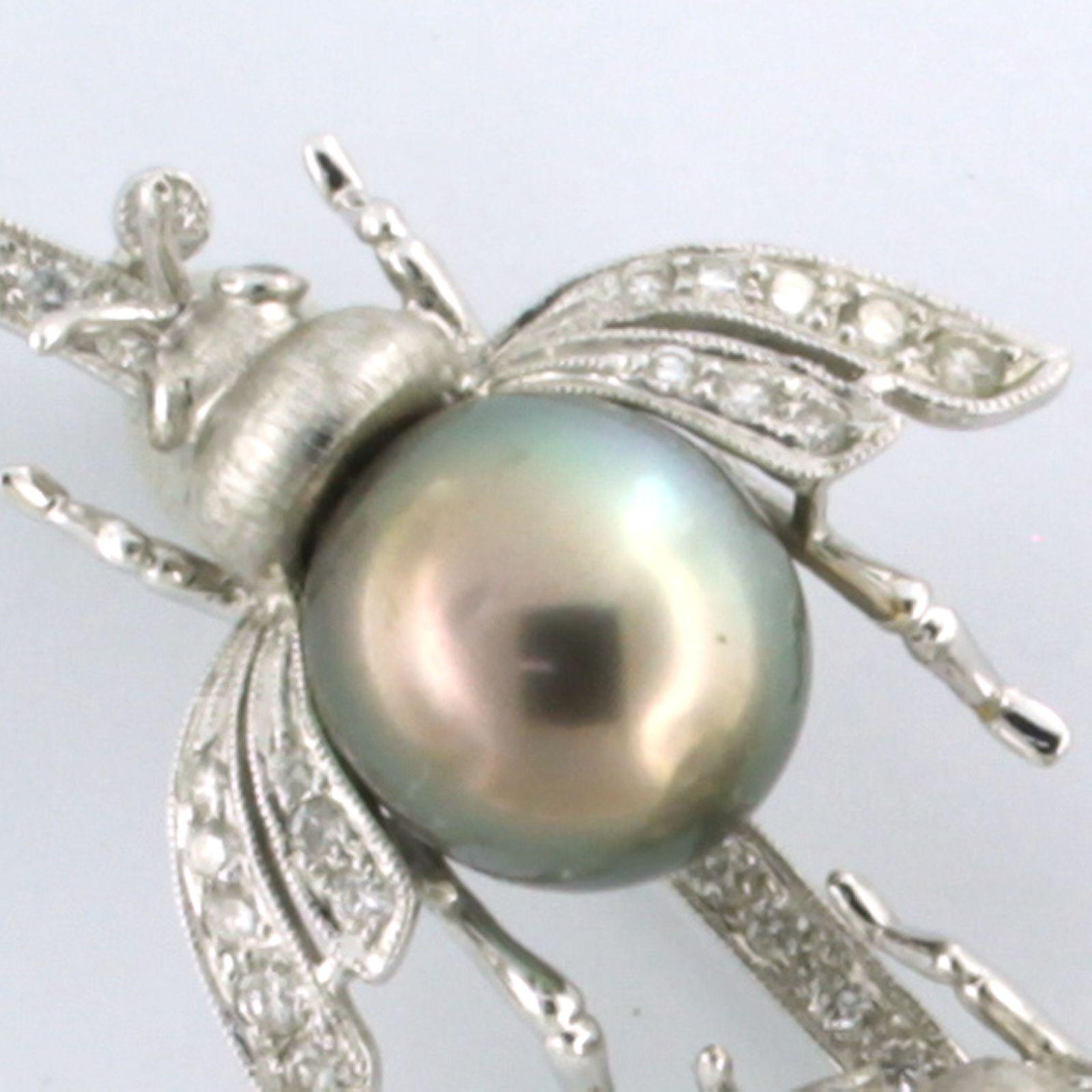 Brooche Two Bees with Tahiti Pearl and Diamond 18k white gold For Sale 1