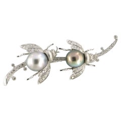 Vintage Brooche Two Bees with Tahiti Pearl and Diamond 18k white gold