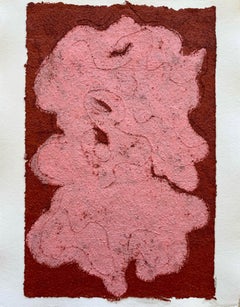 Spectrum, II di Brook Soss, Astratto verticale rosso e rosa su carta con pietra arenaria