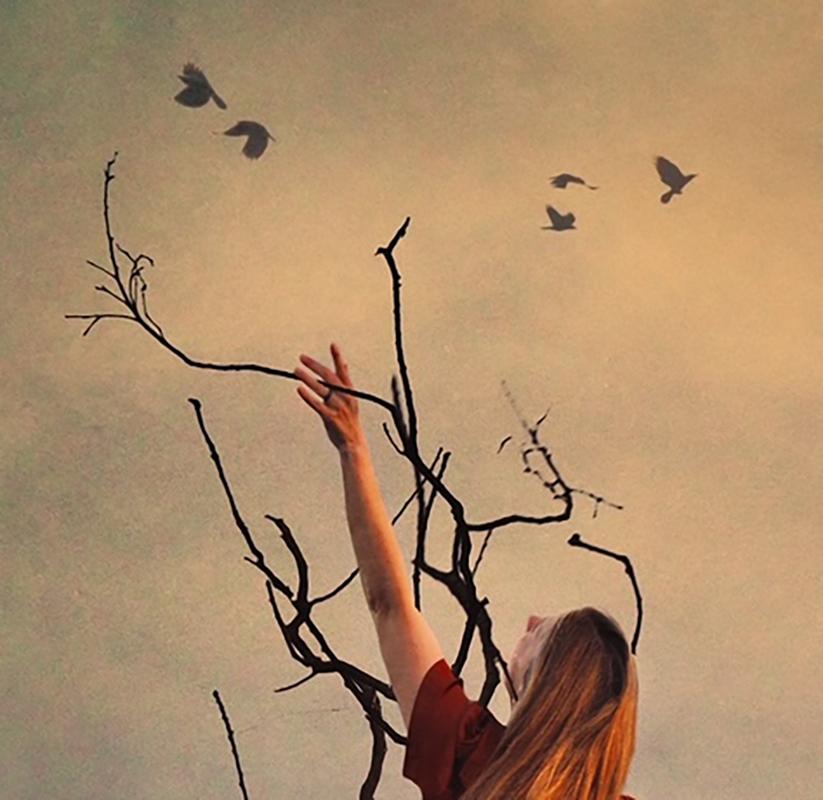 Fotografia di manipolazione digitale di Brooke Shaden, Unghie macchiate di fango in vendita 3