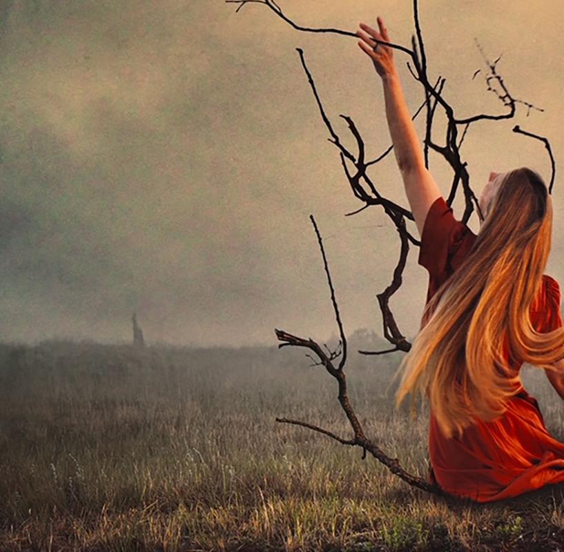 Fotografia di manipolazione digitale di Brooke Shaden, Unghie macchiate di fango in vendita 4