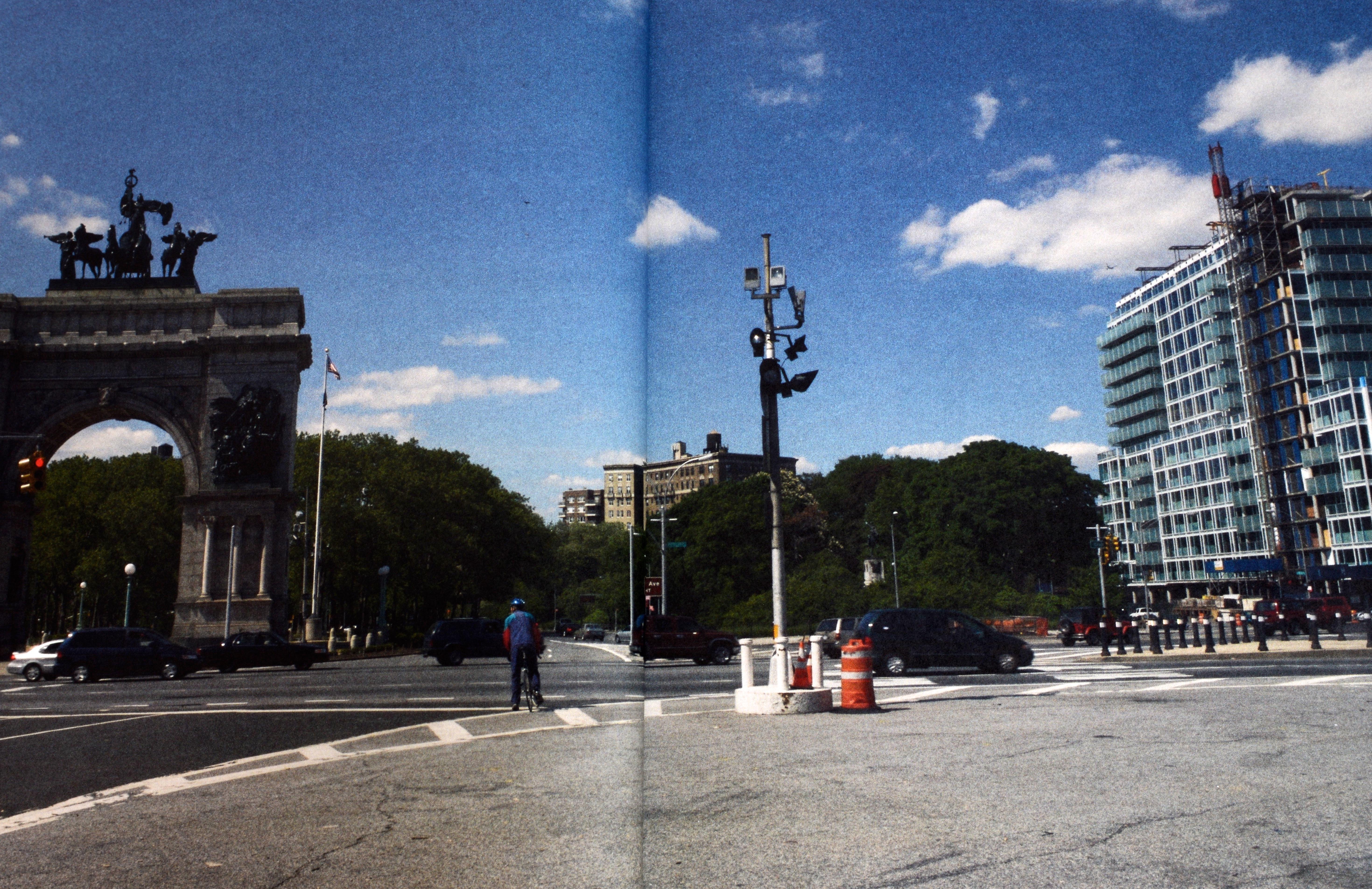 Papier Brooklyn Modern : Architecture, Interiors and Design de Diana Lind, 1st Ed en vente