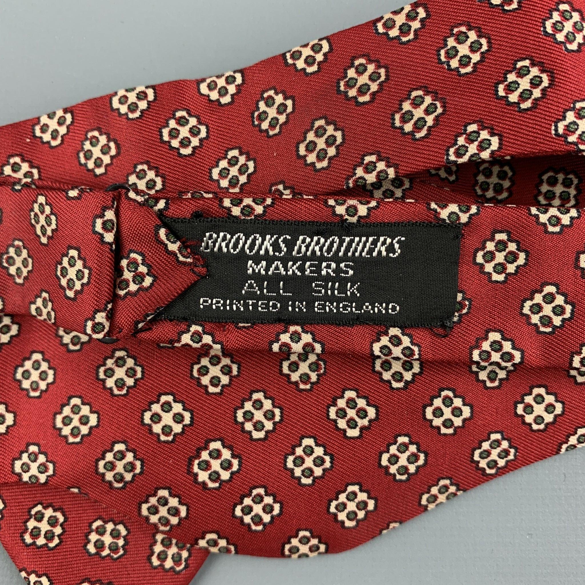 BROOKS BROTHERS Burgundy Beige Print Silk Bow Tie In Excellent Condition In San Francisco, CA