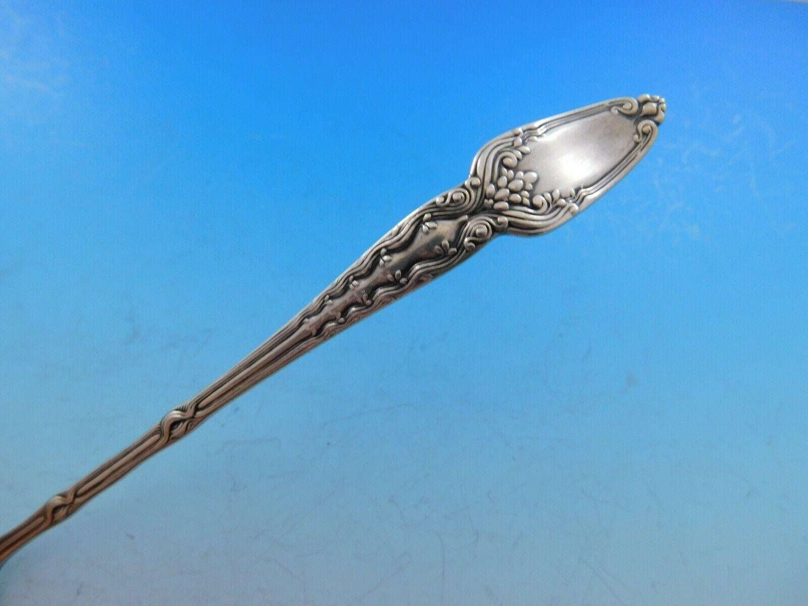 Broom Corn par Tiffany & Co. Louche à sauce festonnée en argent sterling lavée à l'or Excellent état à Big Bend, WI