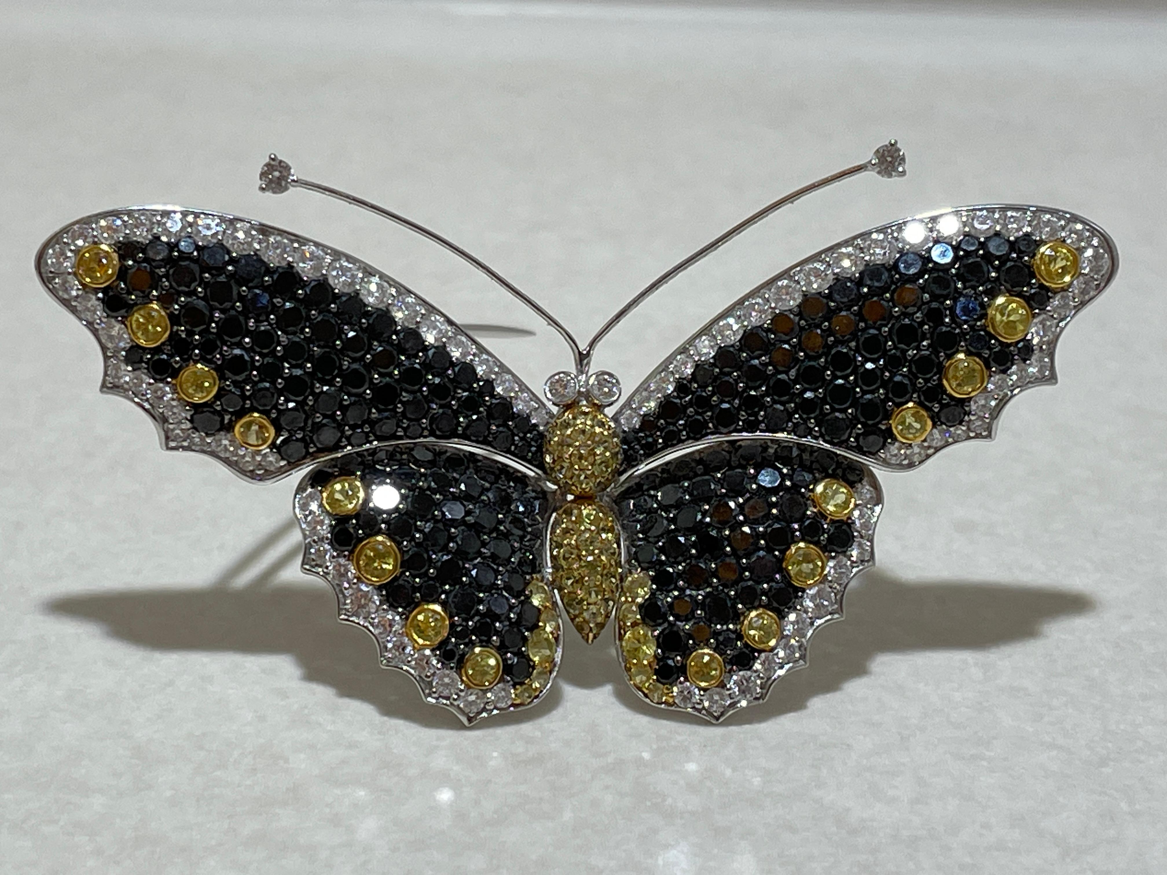 Brosche Schmetterling Weißgold braune-gelbe-schwarze Diamanten  im Angebot 1