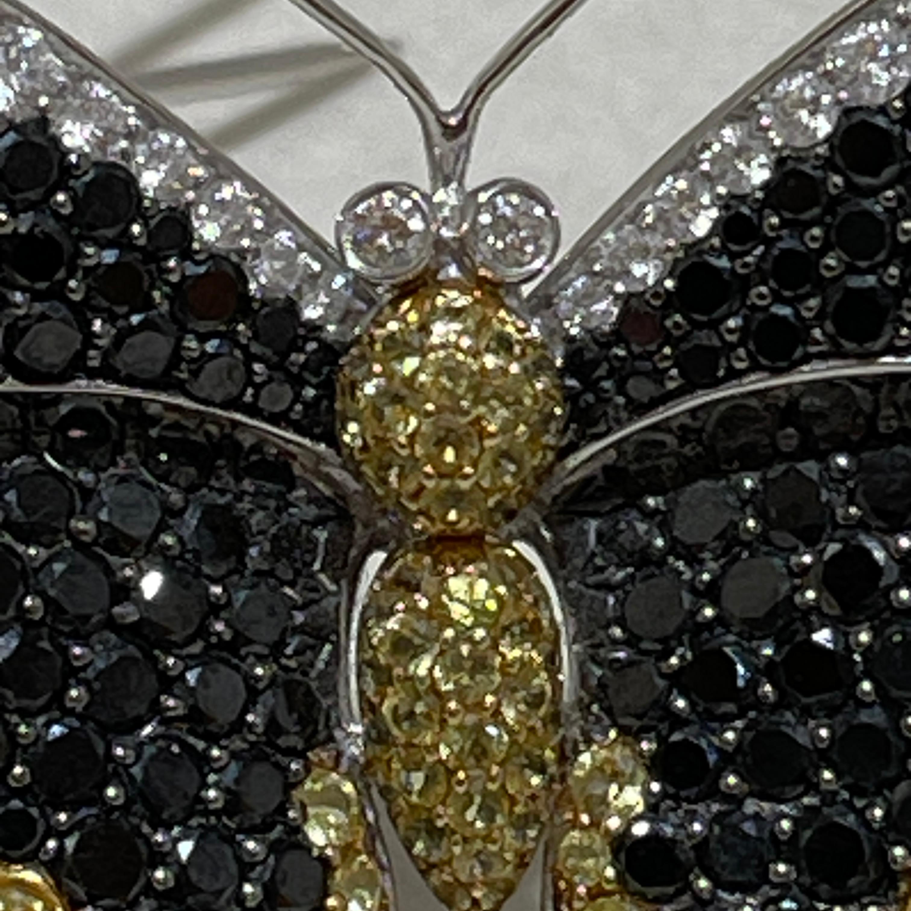 Brosche Schmetterling Weißgold braune-gelbe-schwarze Diamanten  im Angebot 2