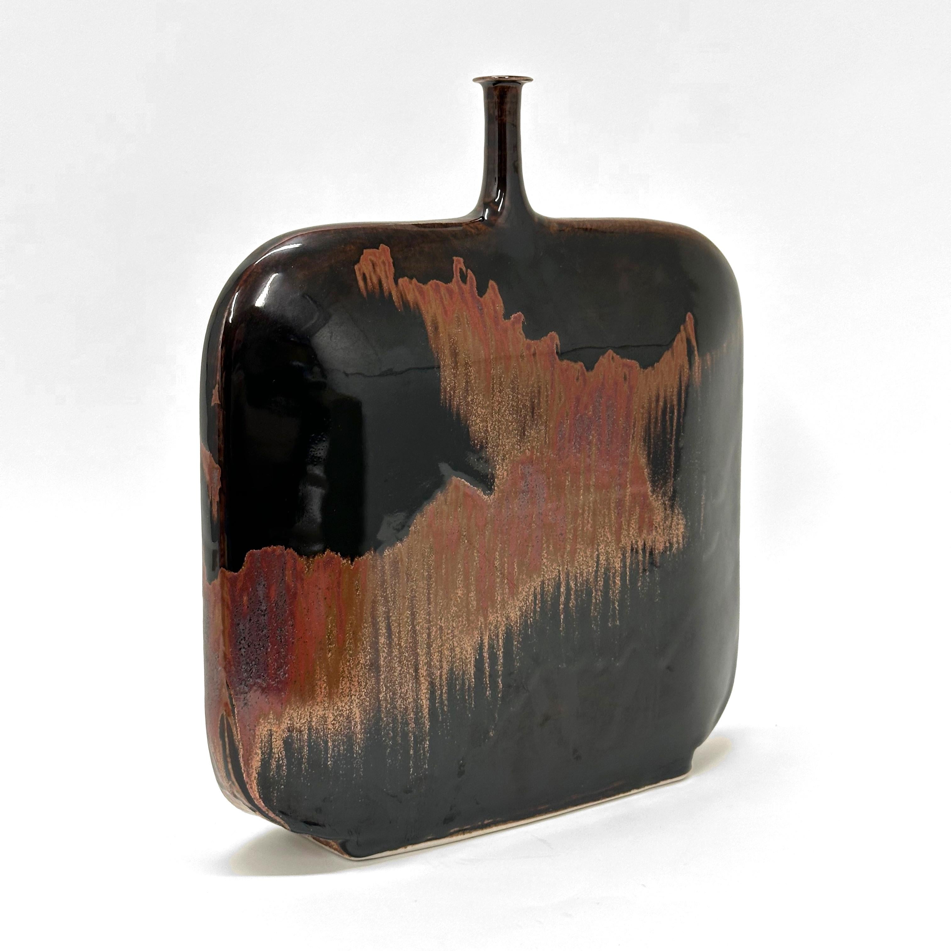 Vase de forme flasque Honan Tenmoku de Thomas Bezanson, 1998 Excellent état - En vente à Littleton, CO