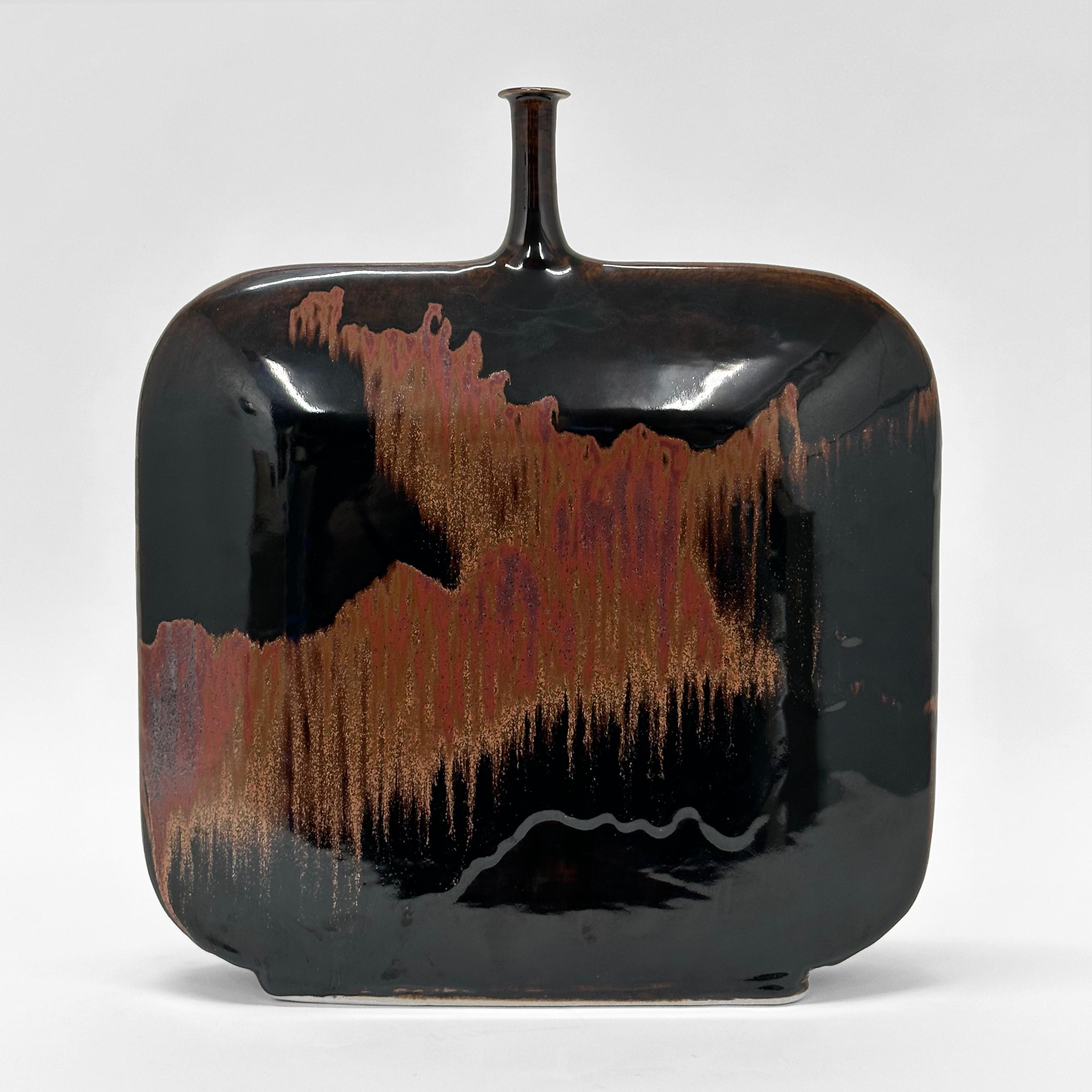 Fin du 20e siècle Vase de forme flasque Honan Tenmoku de Thomas Bezanson, 1998 en vente