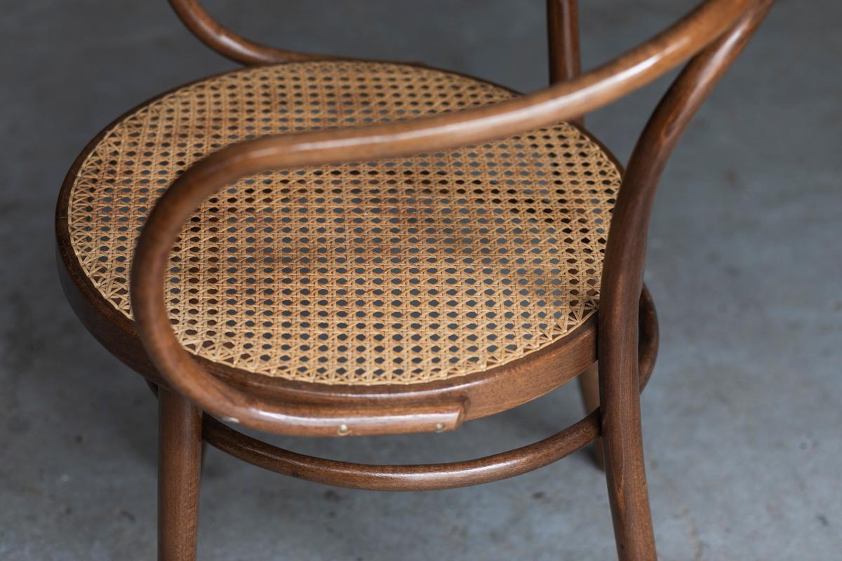 Frères Thonet Ensemble de 8 fauteuils pour Ligna Drevounia, Tchécoslovaquie, années 1960 en vente 11