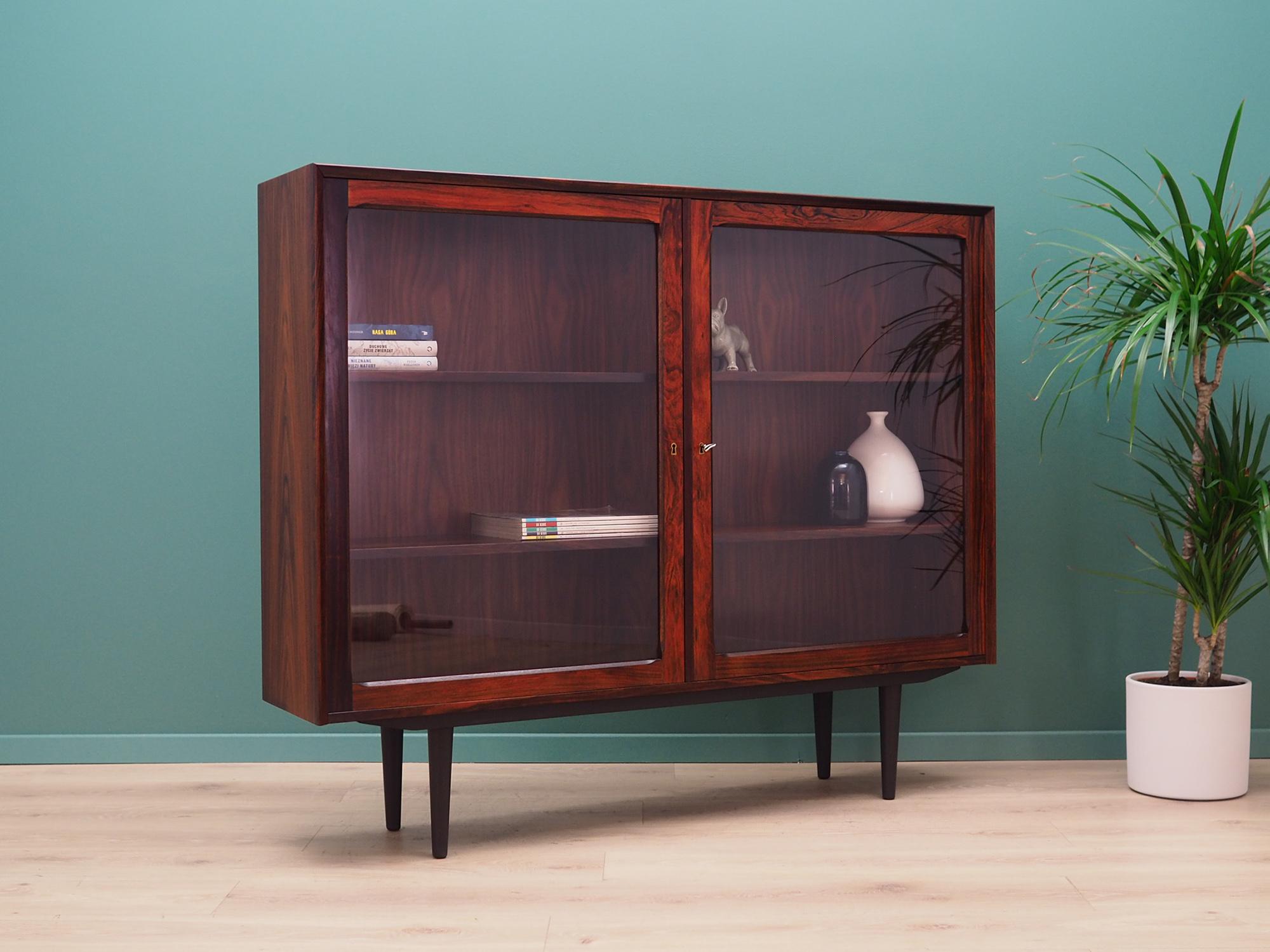 Phenomenal bookcase - library from the 1960s-1970s. Scandinavian design - minimalist form, excellent workmanship. Manufactured in the Brouer Mobelfabrik. The surface of the furniture finished with rosewood veneer. Shelves with height adjustment