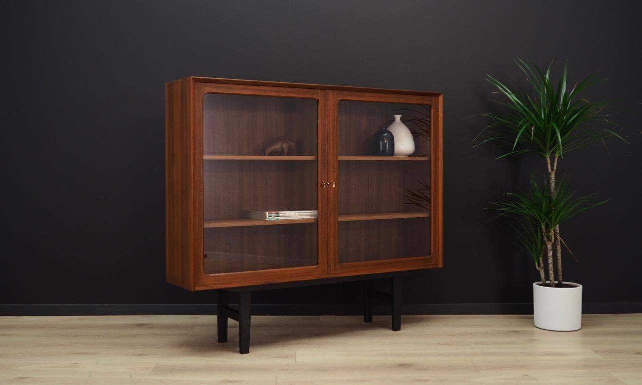 Superb bookcase / library from the 1960s-1970s. Scandinavian design, Minimalist form. Manufactured in Brouer Møbelfabrik factory, which is characterized by high quality and attention to detail. Furniture finished with teak veneer. Glass doors, key