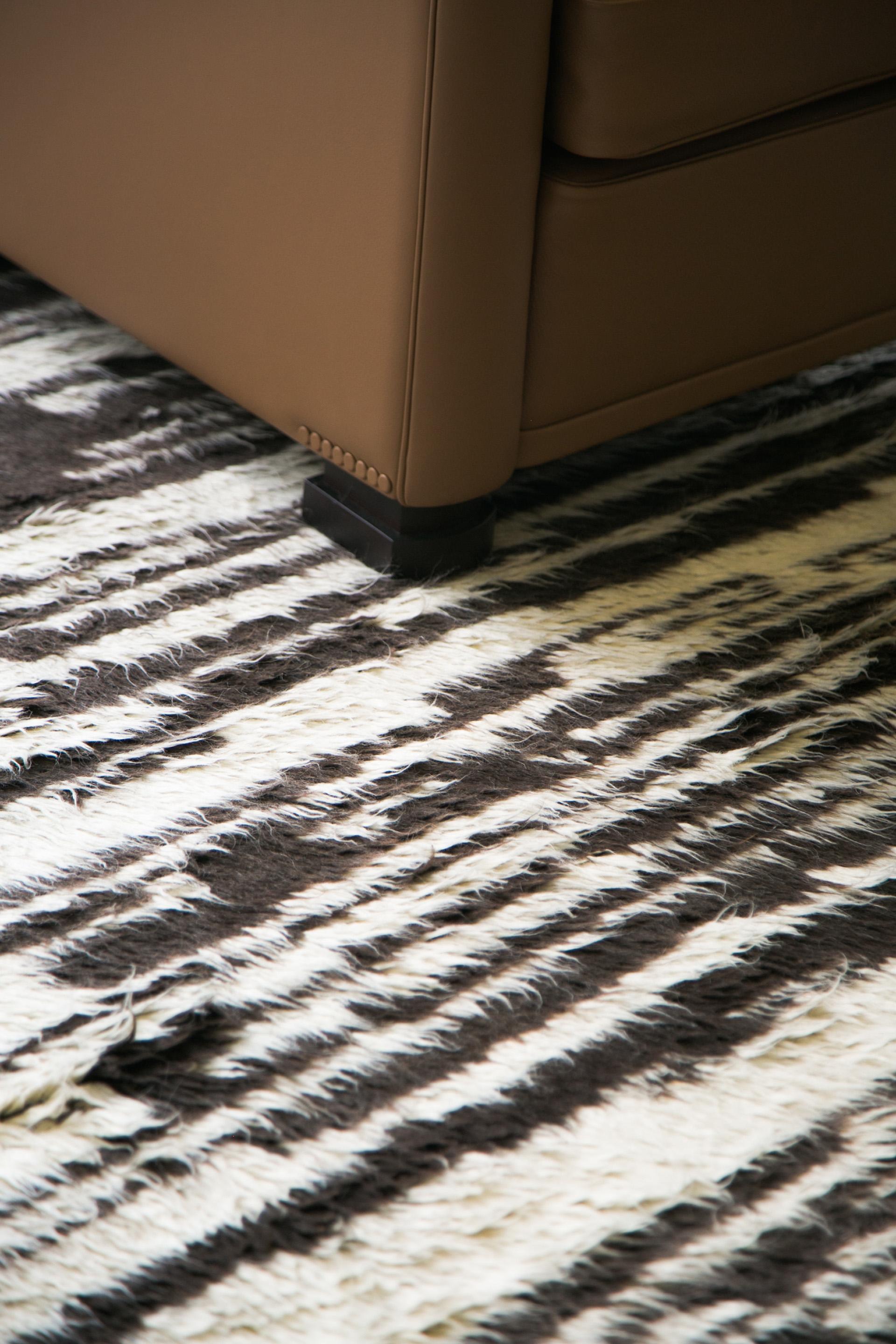 Alfombra Broussard II, Colección Atlas by Mehraban Siglo XXI y contemporáneo en venta