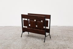 1960's Brovorm Holzblock Zeitschriftenständer mit emailliertem Rahmen und Messing Akzente