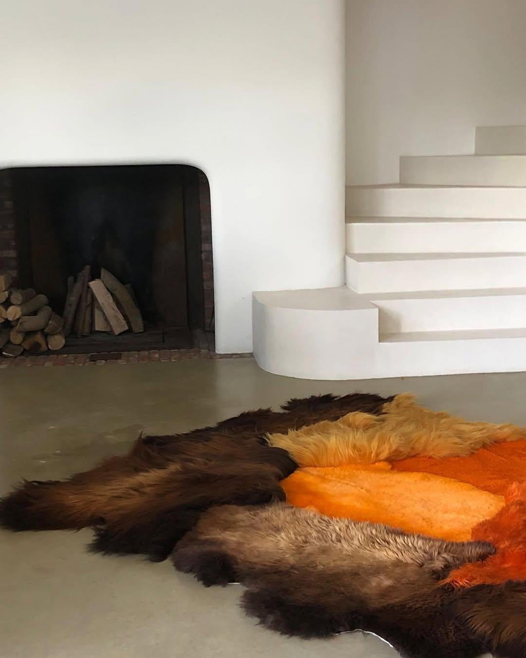 Luxury Natural Shape Hand-Dyed European Sheepskin Brown 1 Big Rug by Carine Boxy For Sale 3