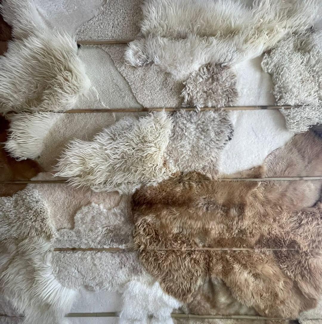Luxury Natural Shape Hand-Dyed European Sheepskin Brown 1 Big Rug by Carine Boxy For Sale 5