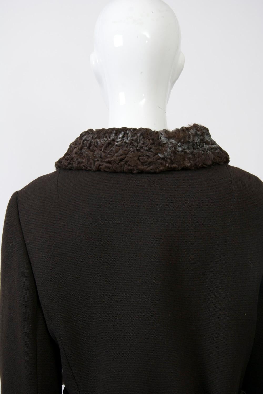 Cappotto marrone anni '60 con rifiniture persiane in vendita 2