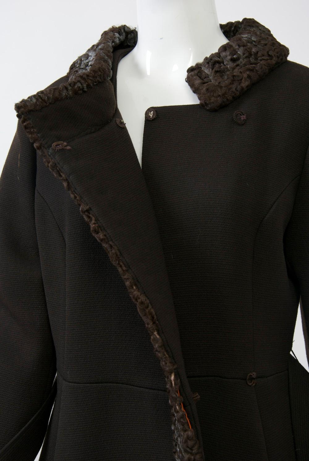 Cappotto marrone anni '60 con rifiniture persiane in vendita 4