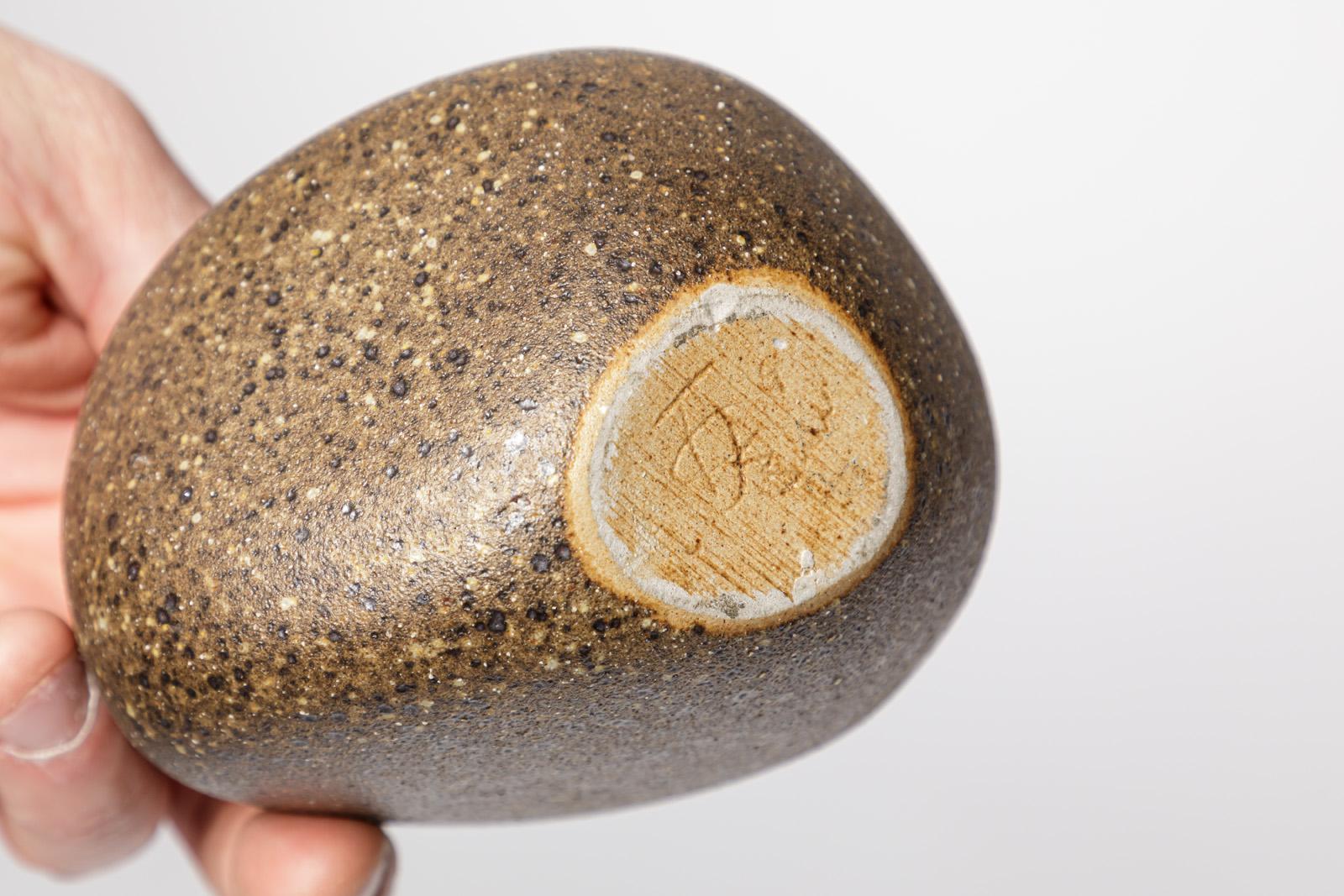 XX secolo Vaso astratto in ceramica marrone di Tim Orr Free Stone Form, circa 1975 in vendita