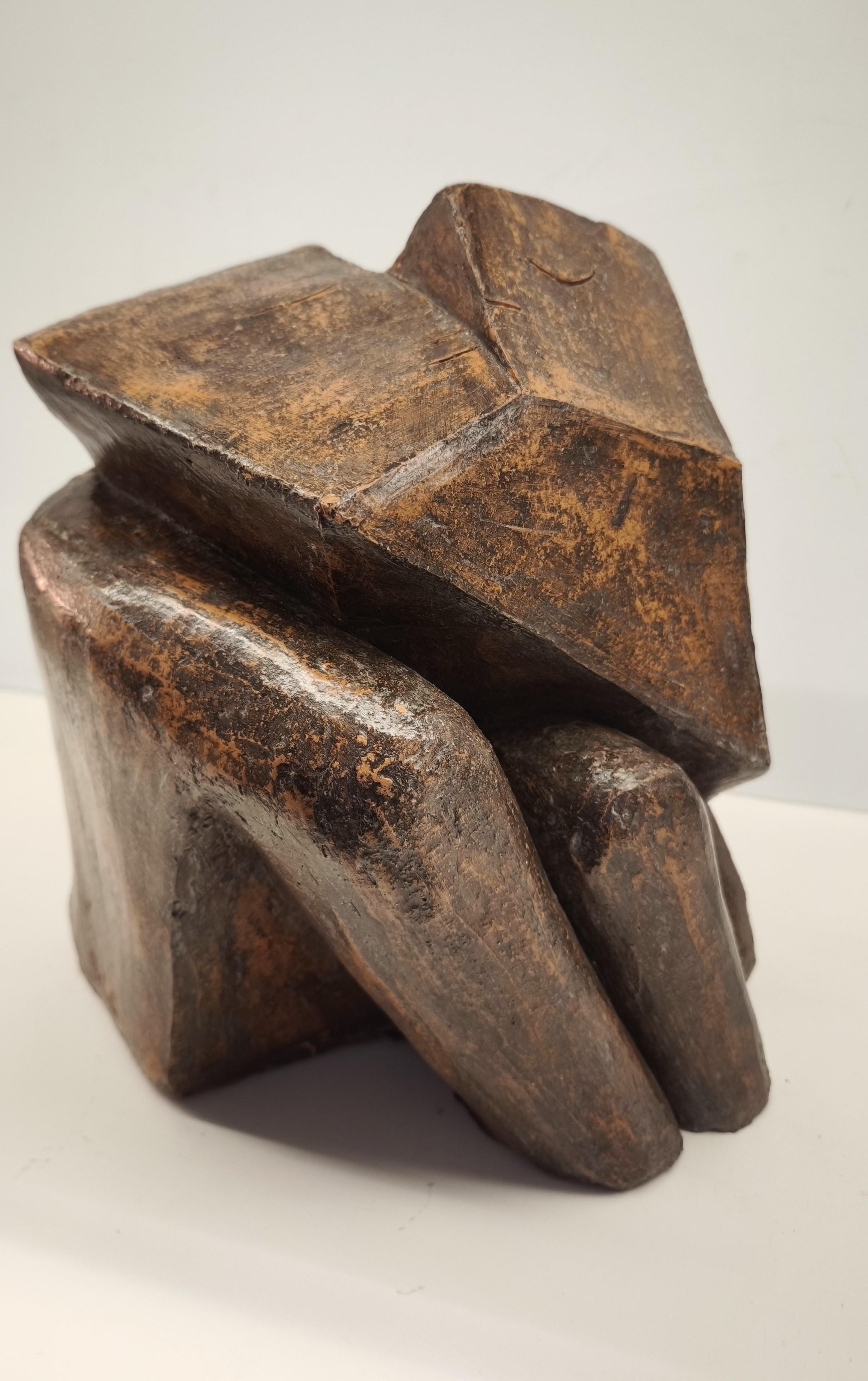 Belle sculpture abstraite brune en terre cuite, années 1960, rappelant les œuvres d'Henri Laurens. Belle patine.
.
France.
.
Dimensions : 
Dimensions :
30 cm x 30 cm x 25 cm
.
Poids : 10,5 kg.
.
Monogramme non identifié.
.
Circa 1960 en bon état
