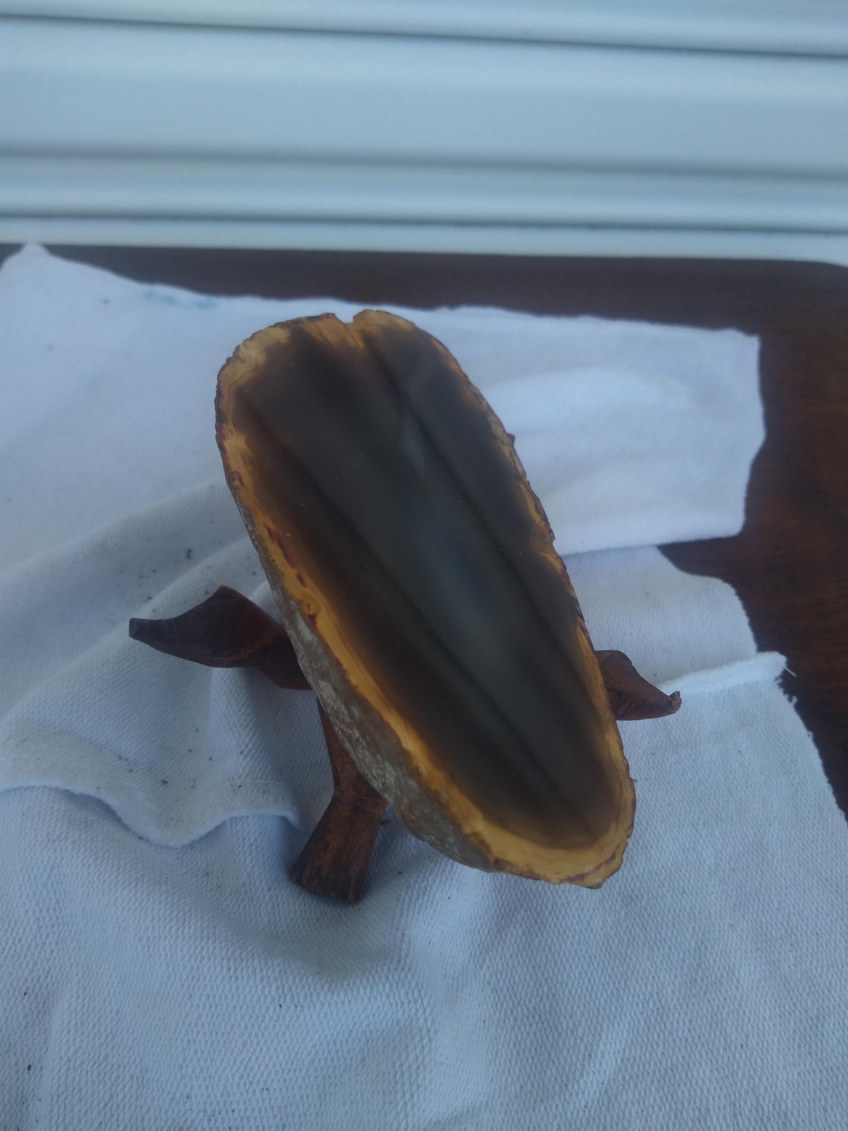 Agata Cristallo geode di agata marrone su supporto in Wood in vendita