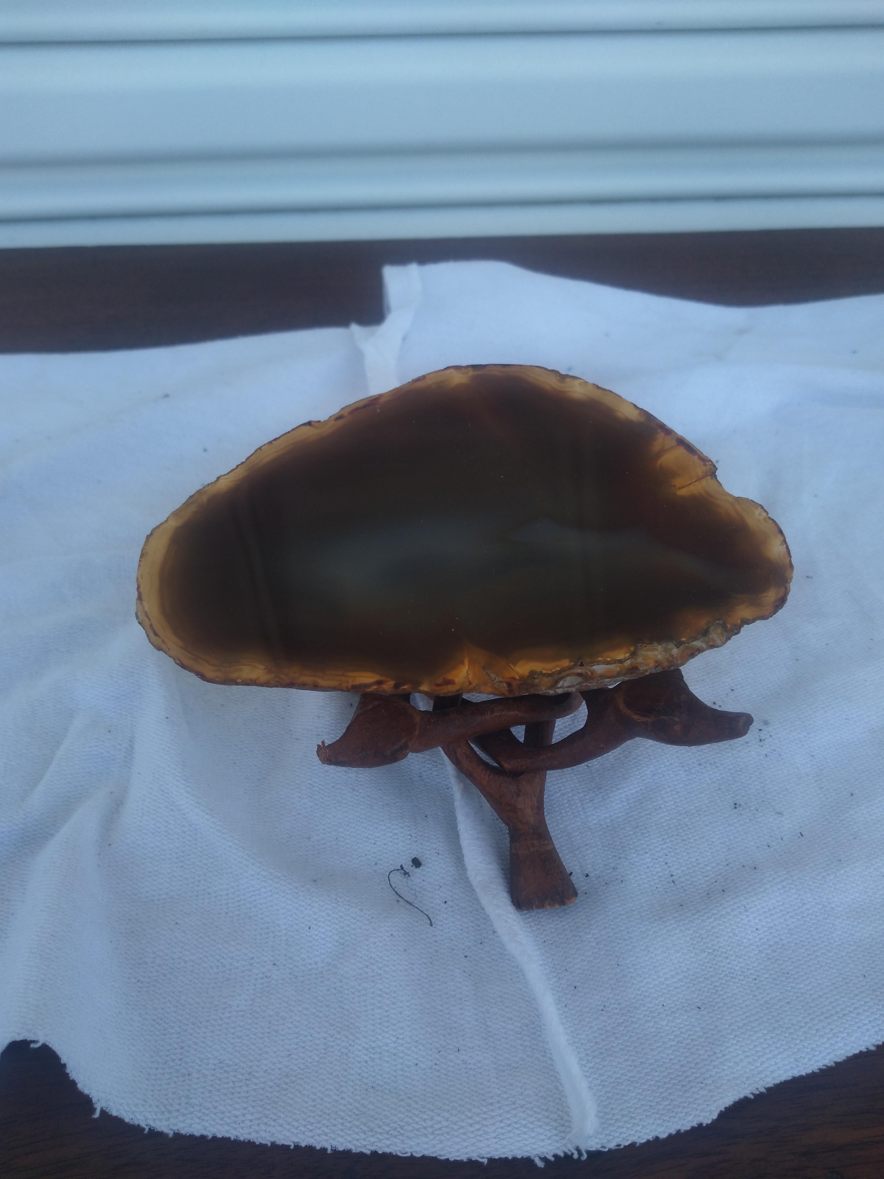 Cristallo geode di agata marrone su supporto in Wood in vendita 1